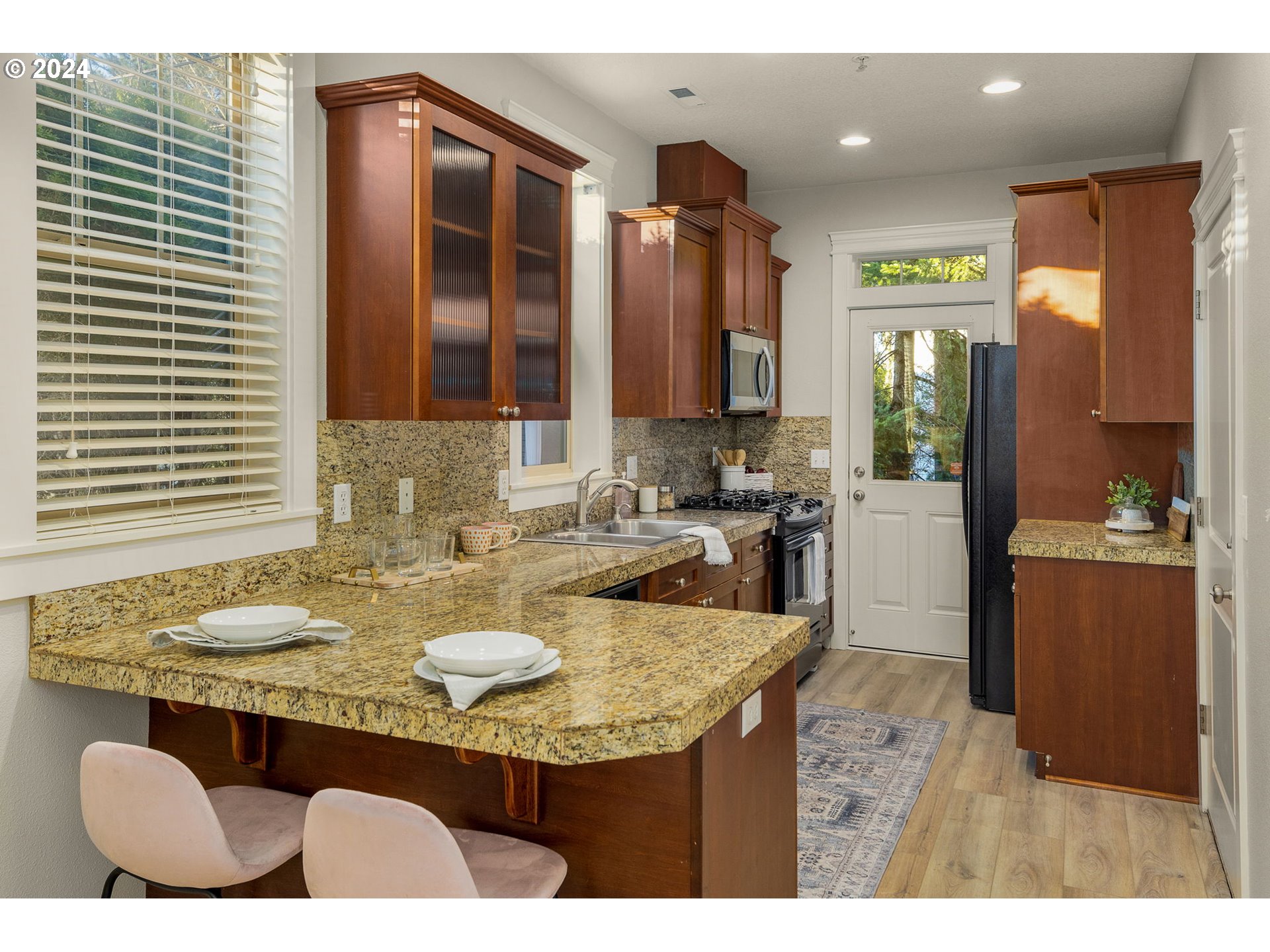 More Details about MLS # 24640081 : 323 NE BRYANT ST