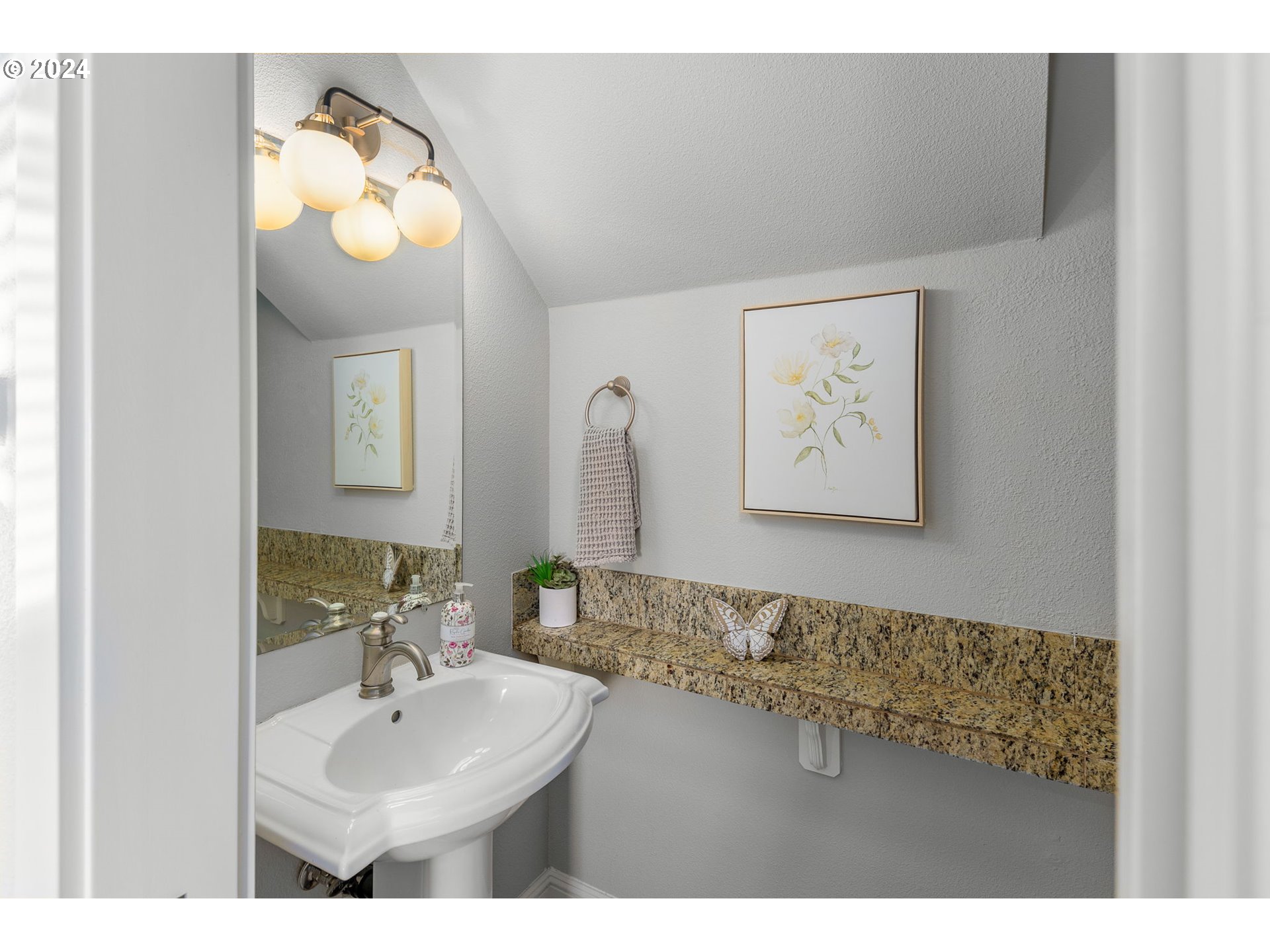 Photo #5: 24640081 Listing 