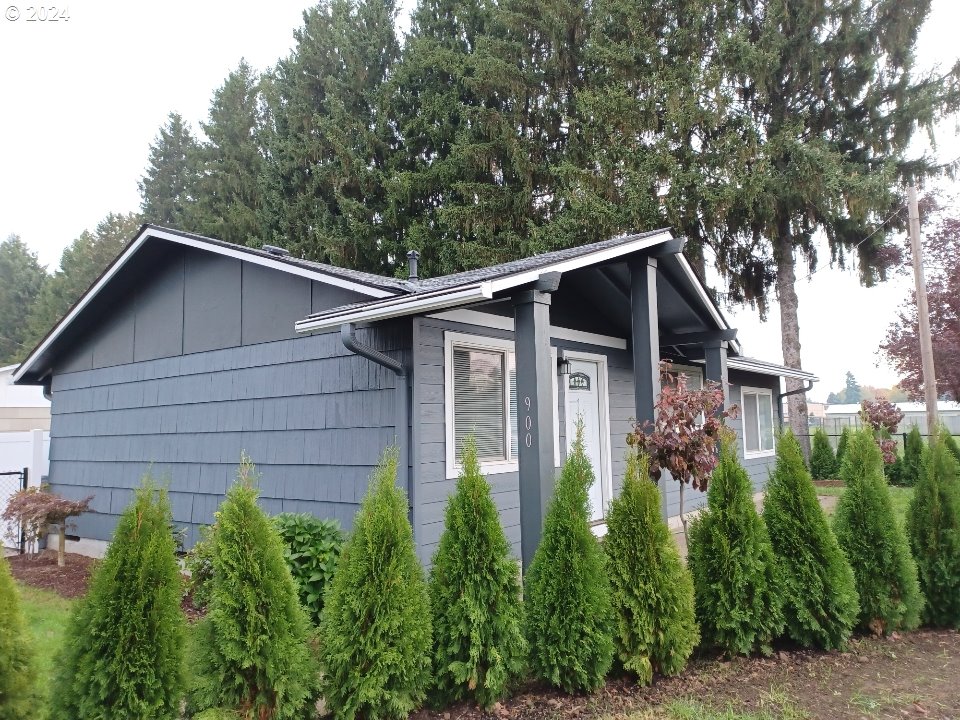 Photo of 900 ASTOR WAY Woodburn OR 97071