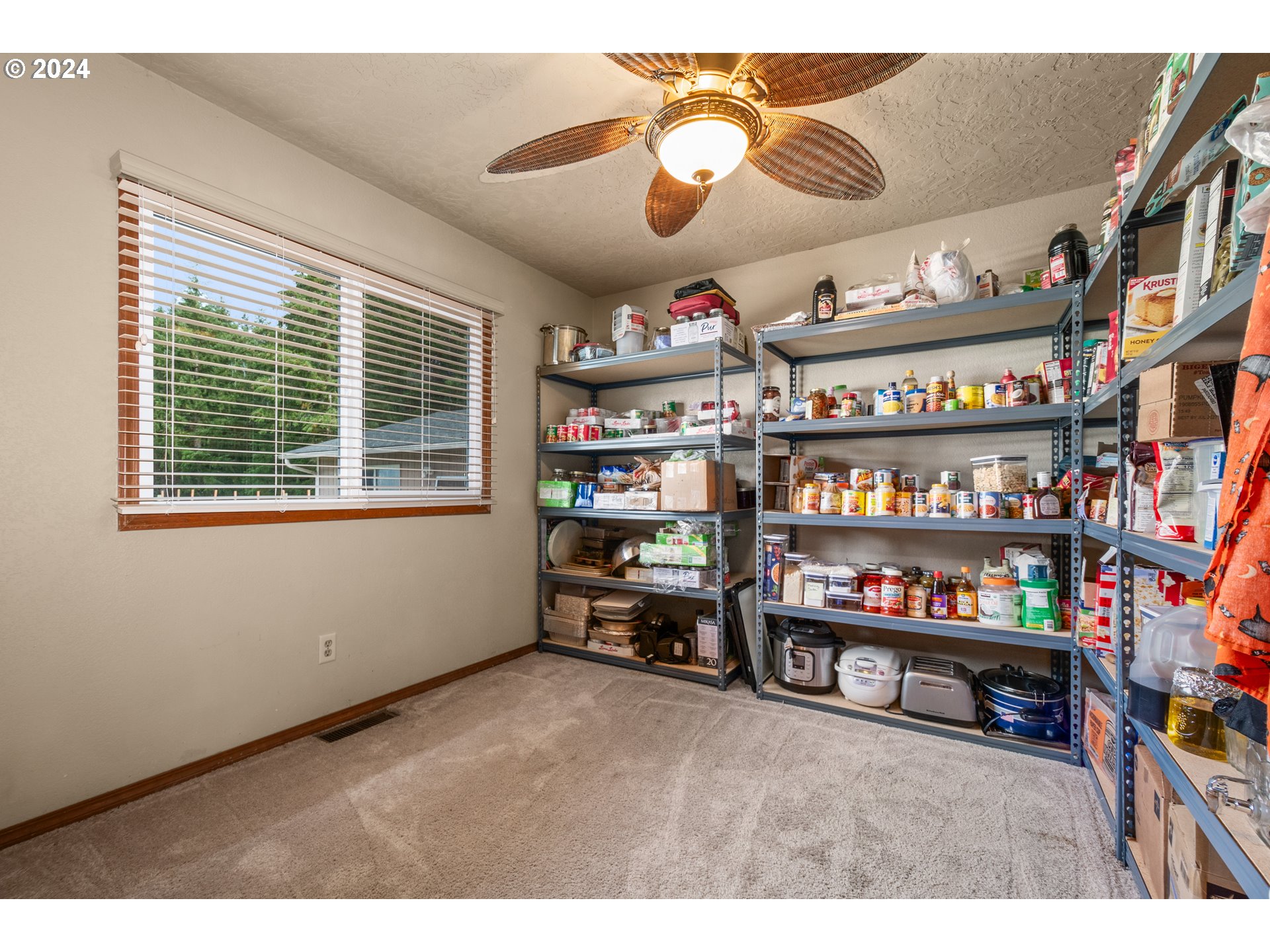 410  Waters Rd, Castle Rock, WA 98611