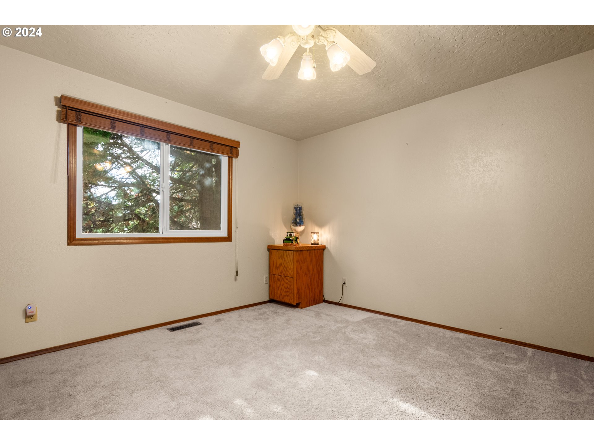 410  Waters Rd, Castle Rock, WA 98611