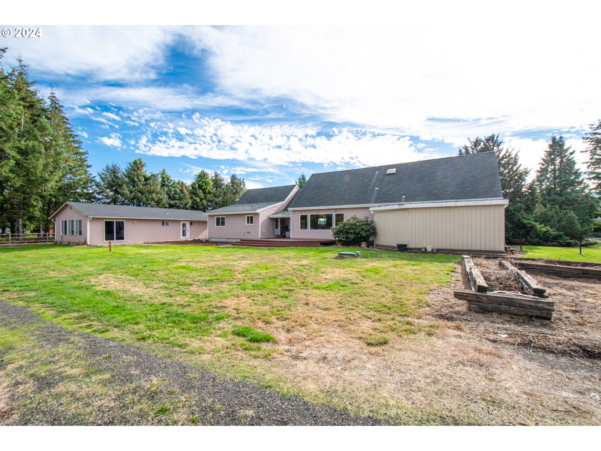 410  Waters Rd, Castle Rock, WA 98611