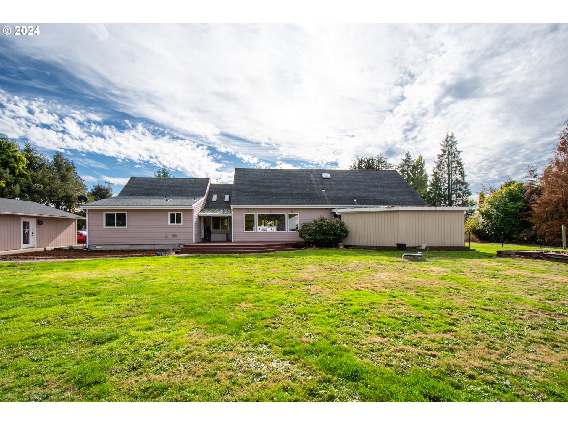 410  Waters Rd, Castle Rock, WA 98611