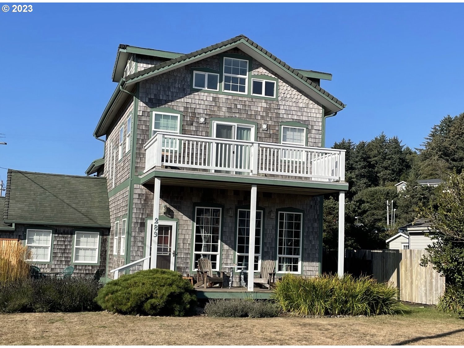 289 W 2ND ST, Yachats, OR 