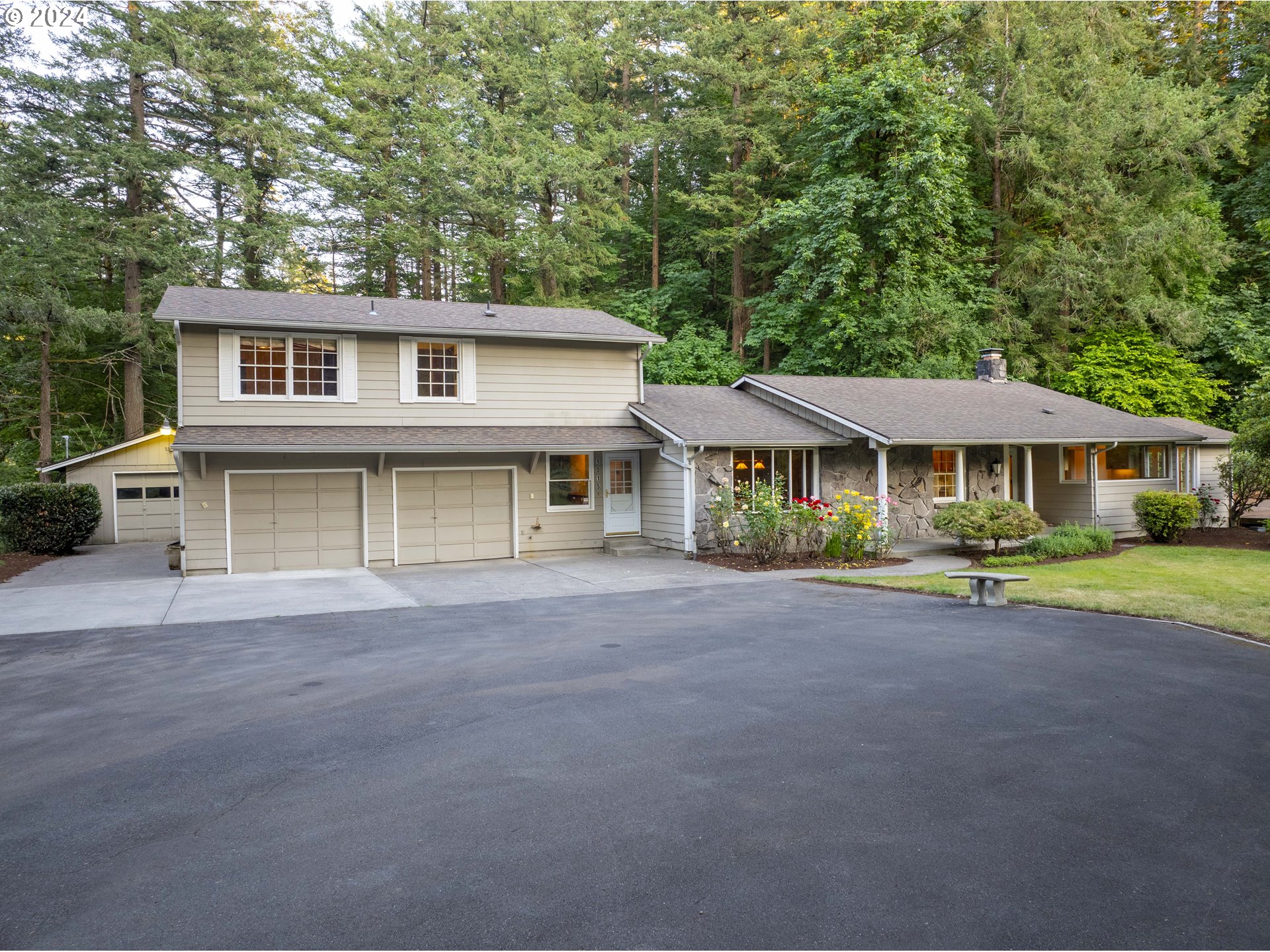 Photo of 1015 JACKSON PARK RD Troutdale OR 97060