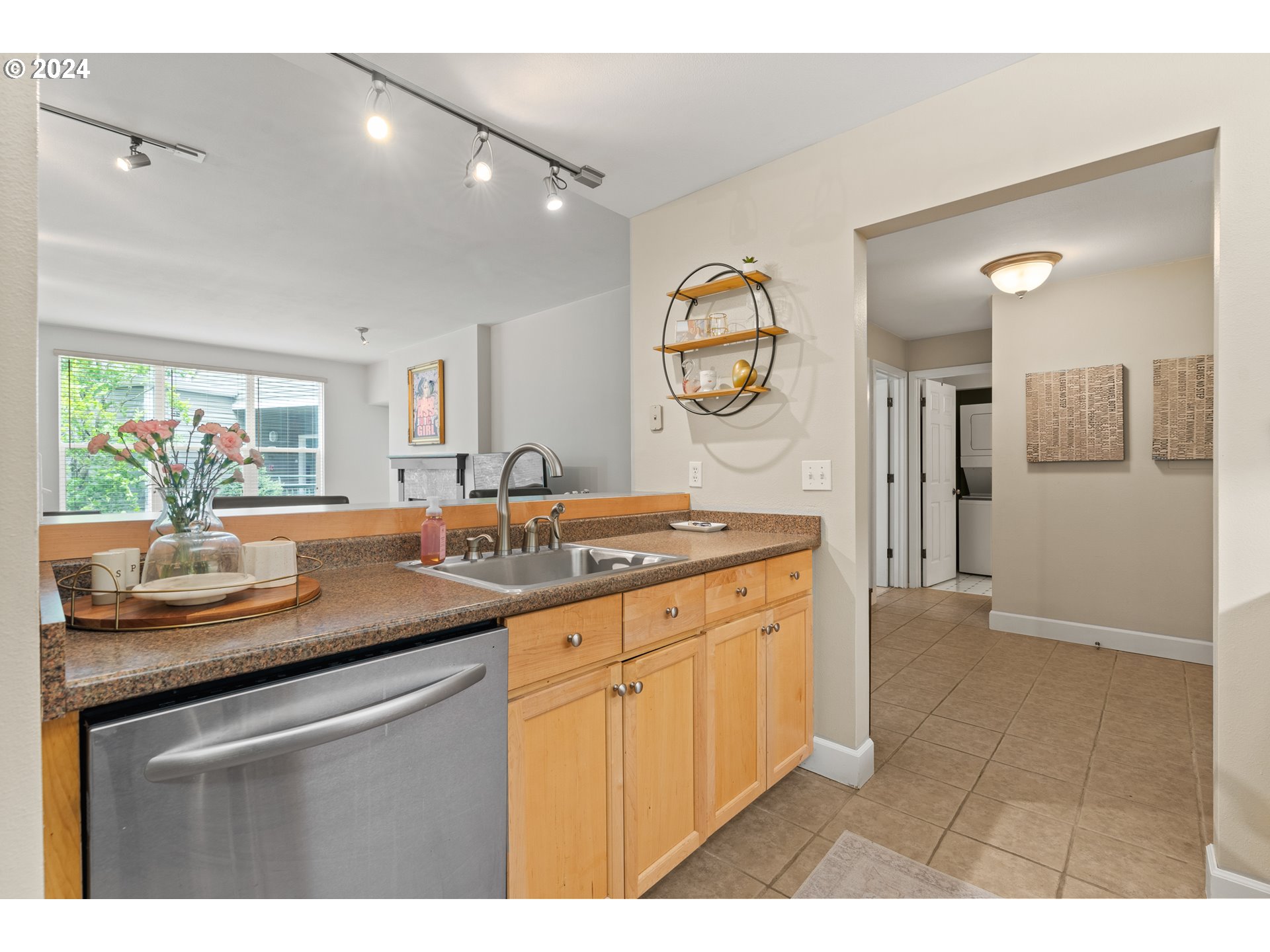 Photo #6: 24655636 Listing 