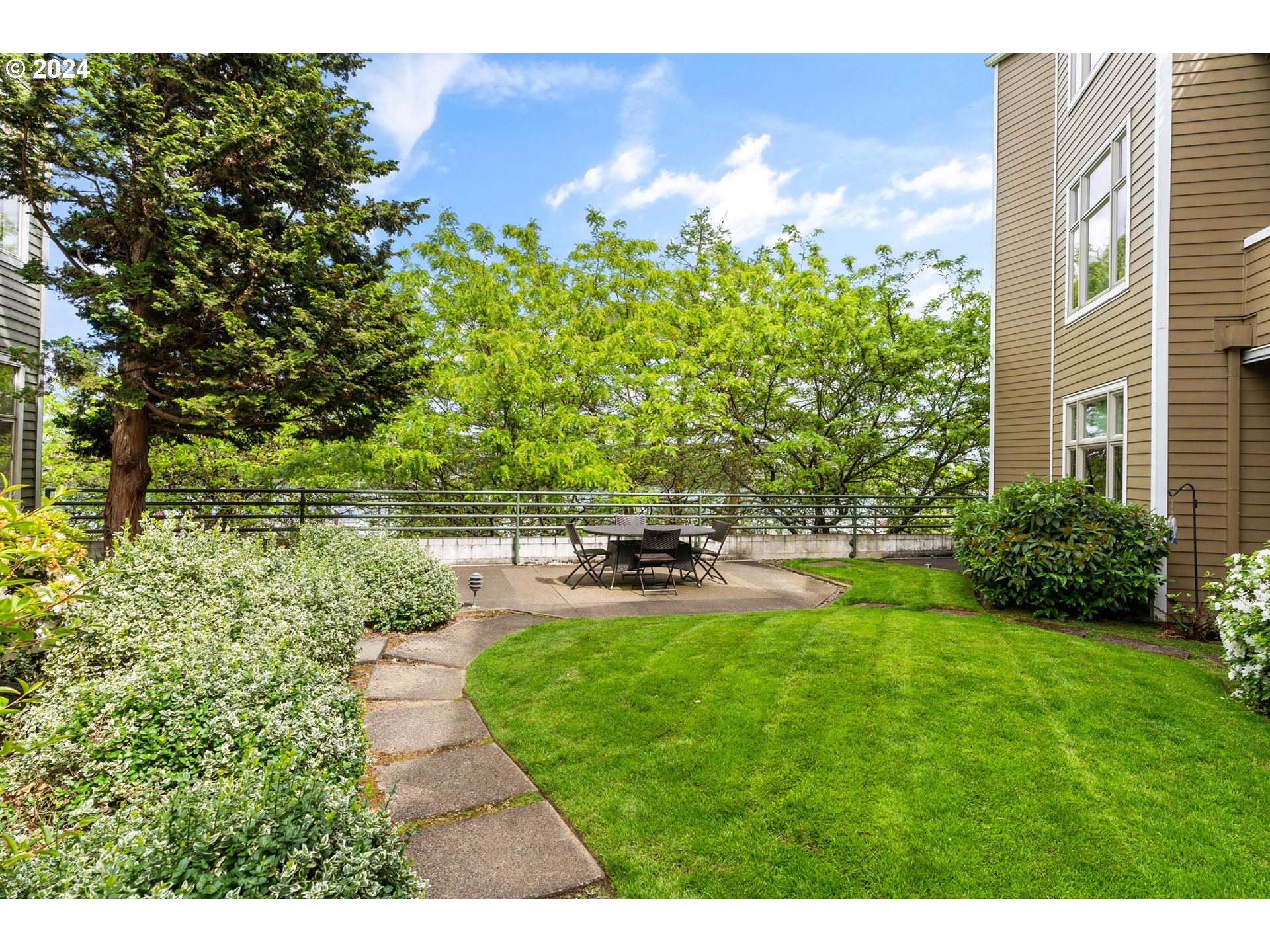 Photo #2: 24655636 Listing 