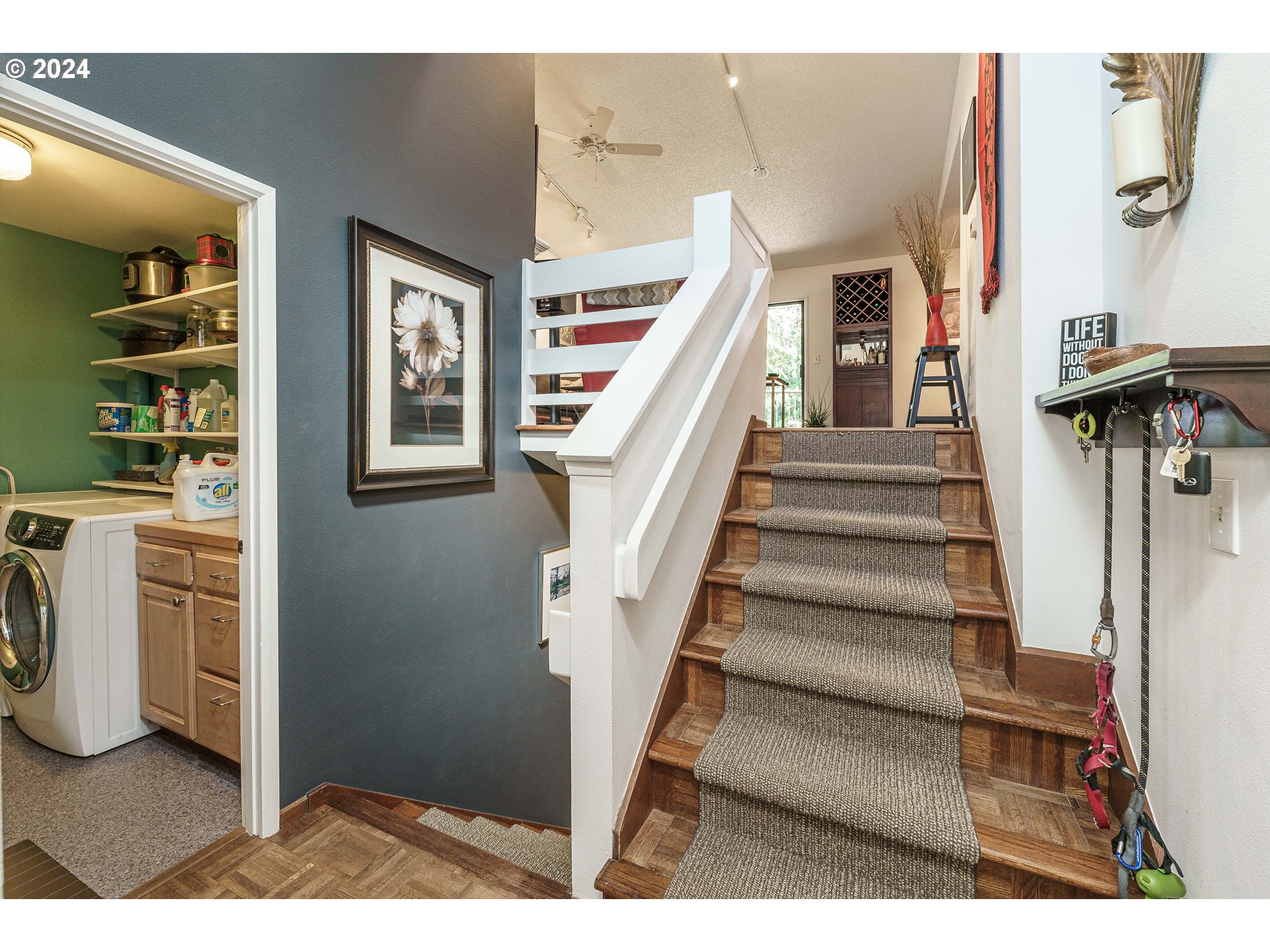 Photo #2: 24656949 Listing 