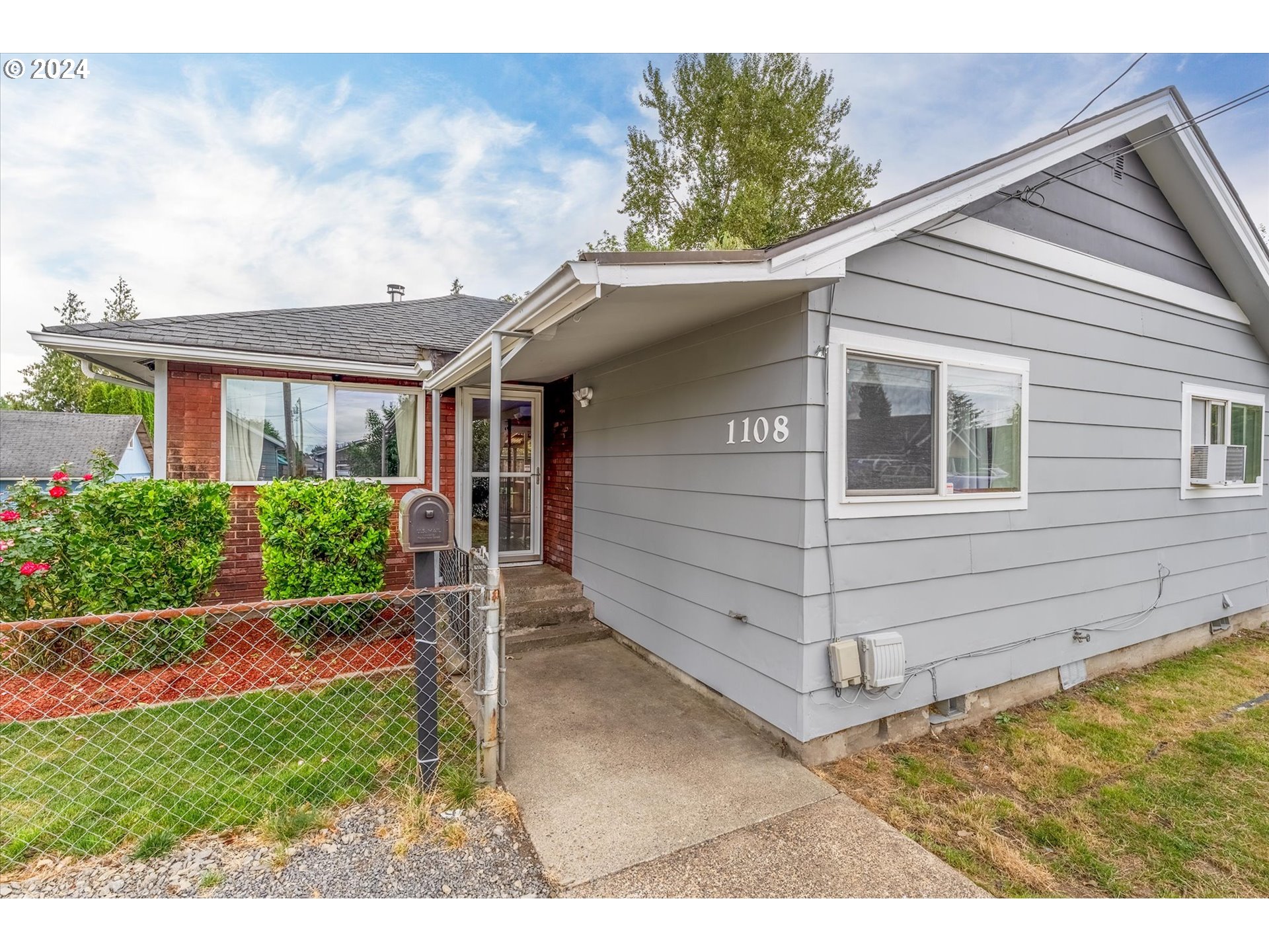 1108 S 8th Ave, Kelso, WA 98626