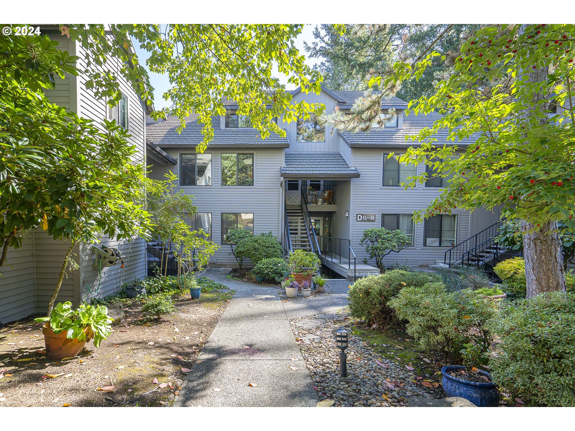 Photo of 4000 CARMAN DR Lake Oswego OR 97035