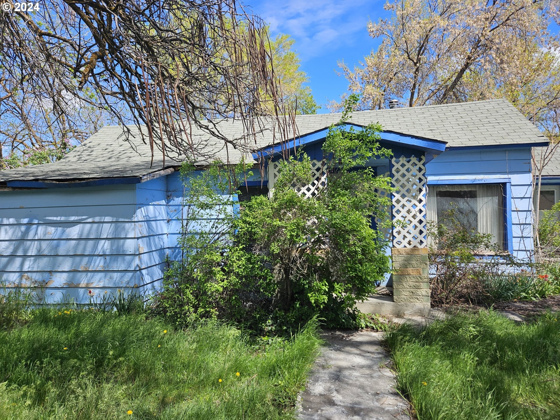 Beautiful piece of property just off the main I-84 Interstate. Ready for you to build your new home creek runs close to the back of the property with abundant wildlife all around. House is inhabitable and is to be torn down, Well and Electric are connected.