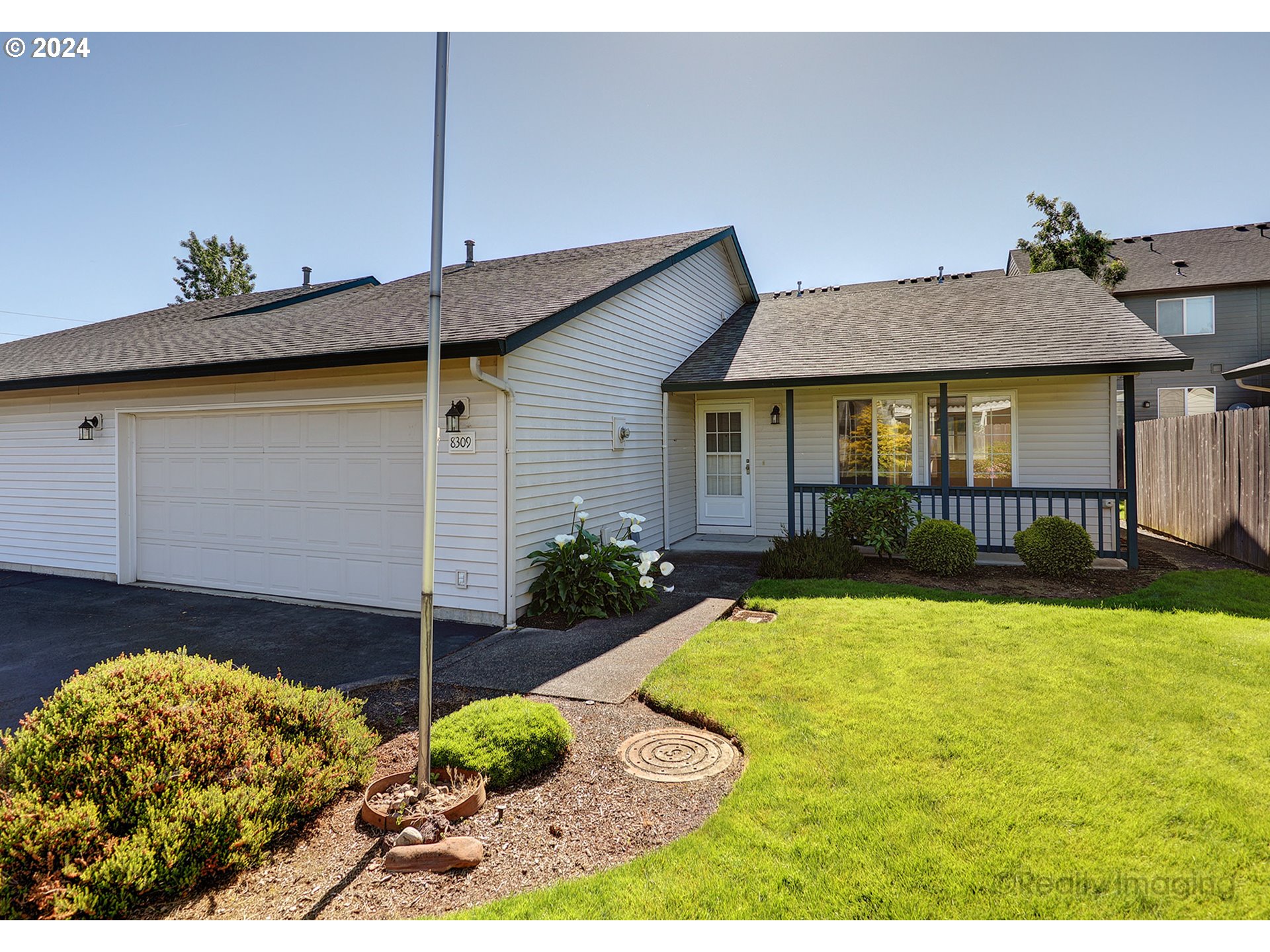 More Details about MLS # 24666365 : 8309 NE 54TH ST