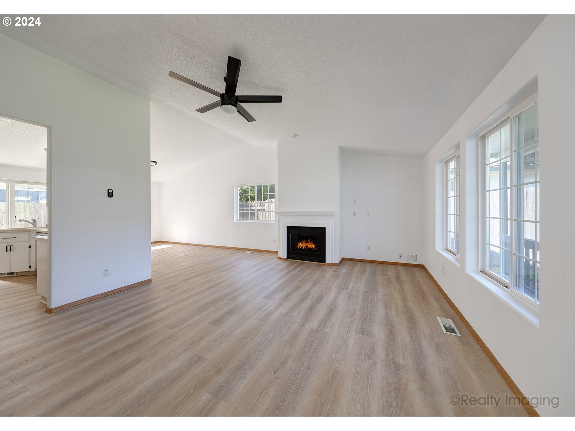 Photo #3: 24666365 Listing 
