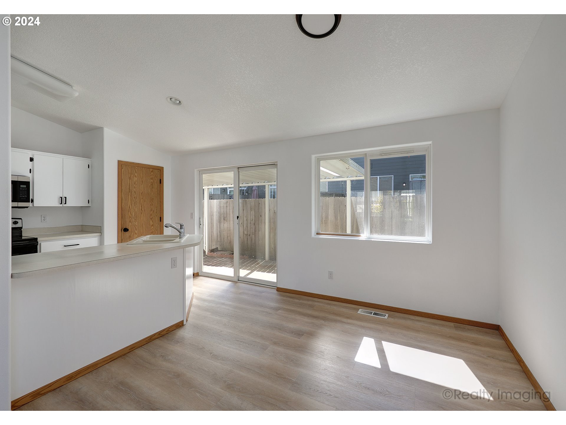 Photo #4: 24666365 Listing 