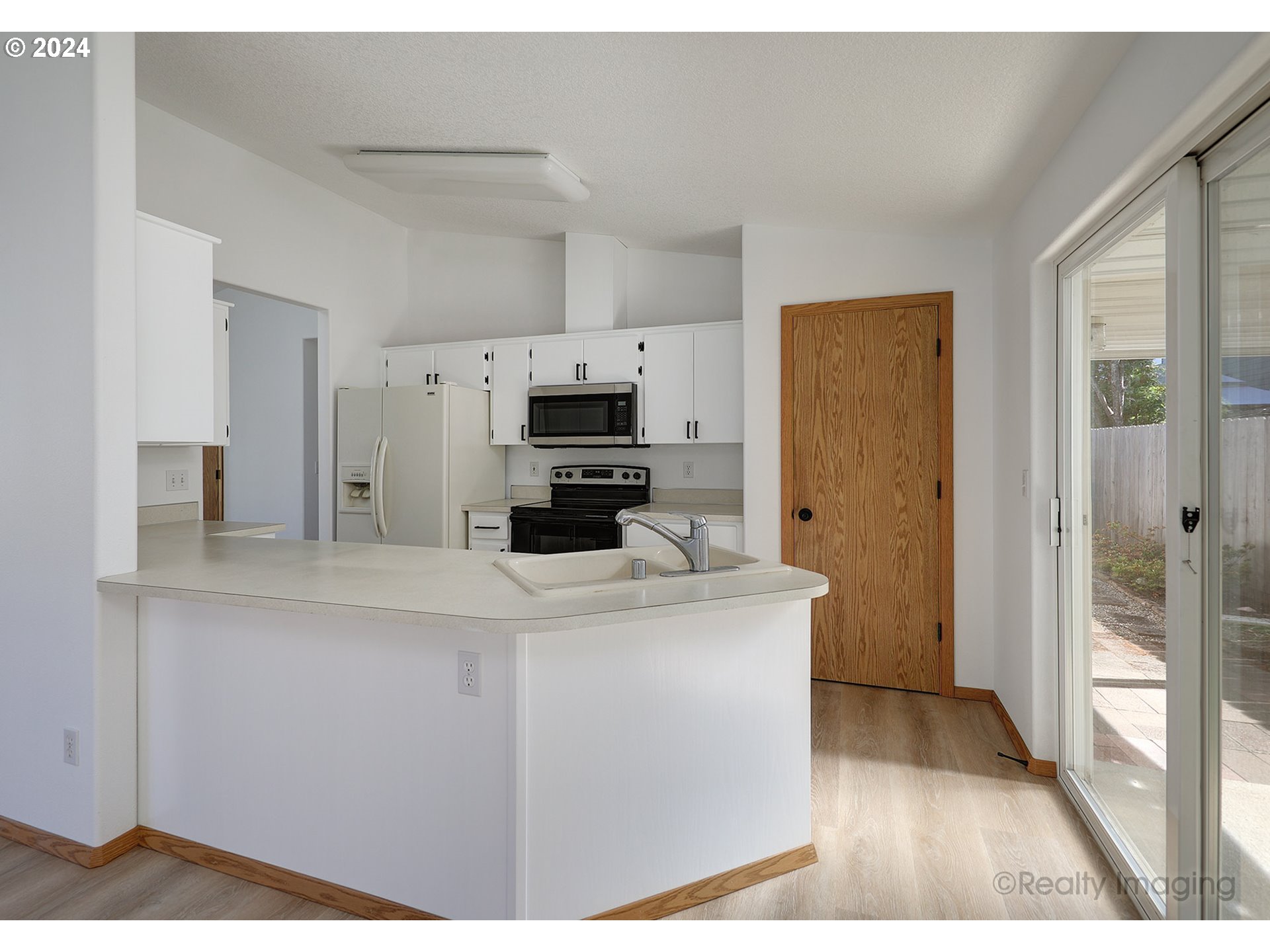 Photo #5: 24666365 Listing 