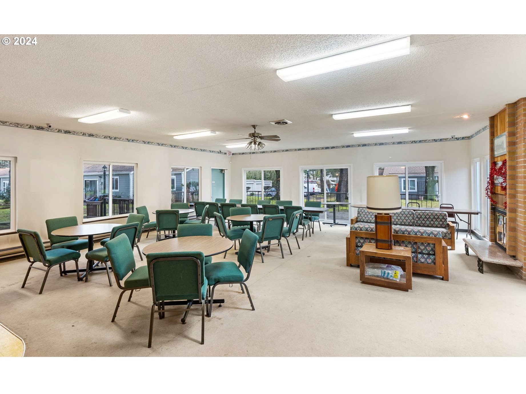 Photo #4: 24667199 Listing 