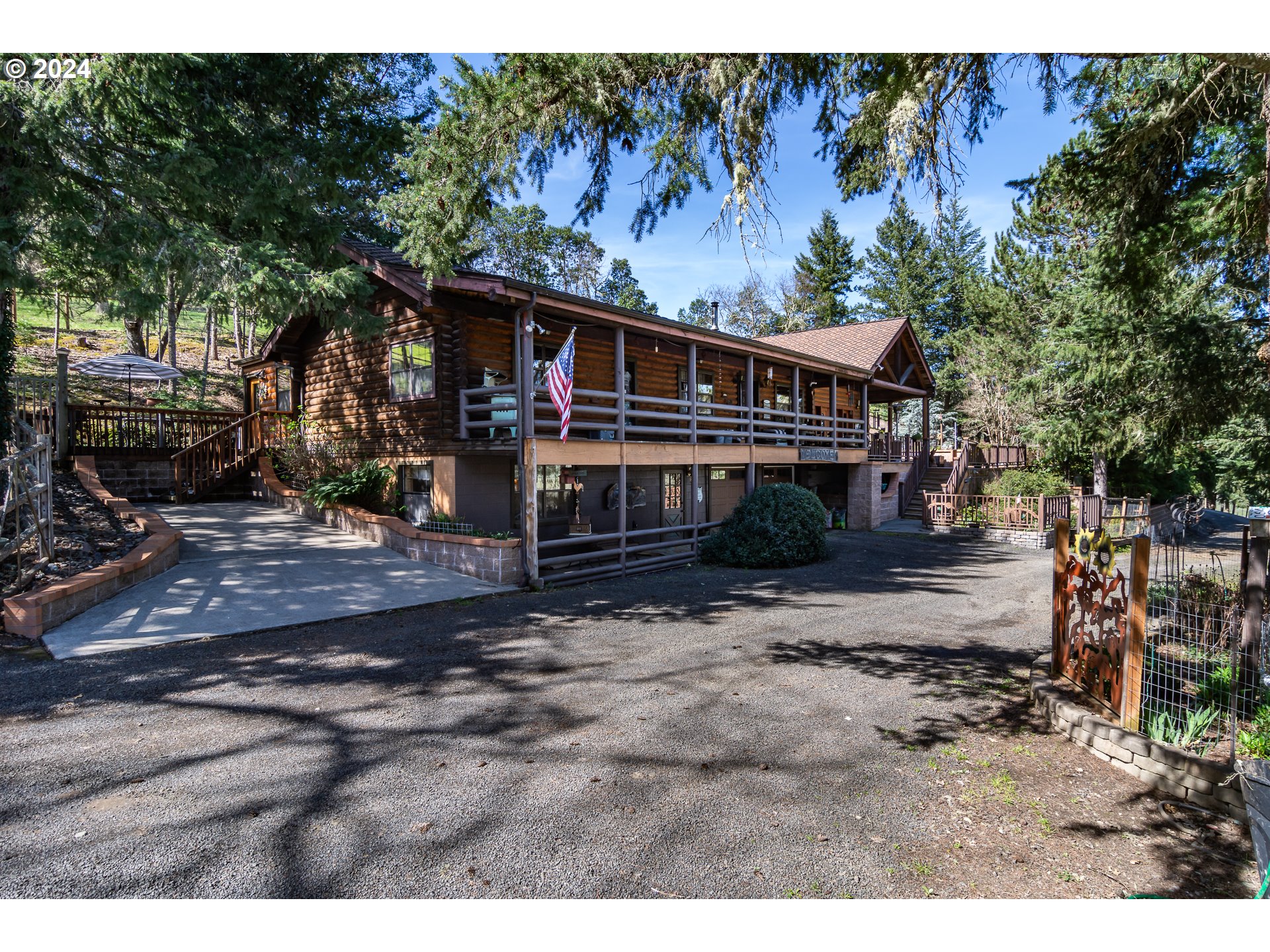 Photo of 460 FOX HILL LN Roseburg OR 97470