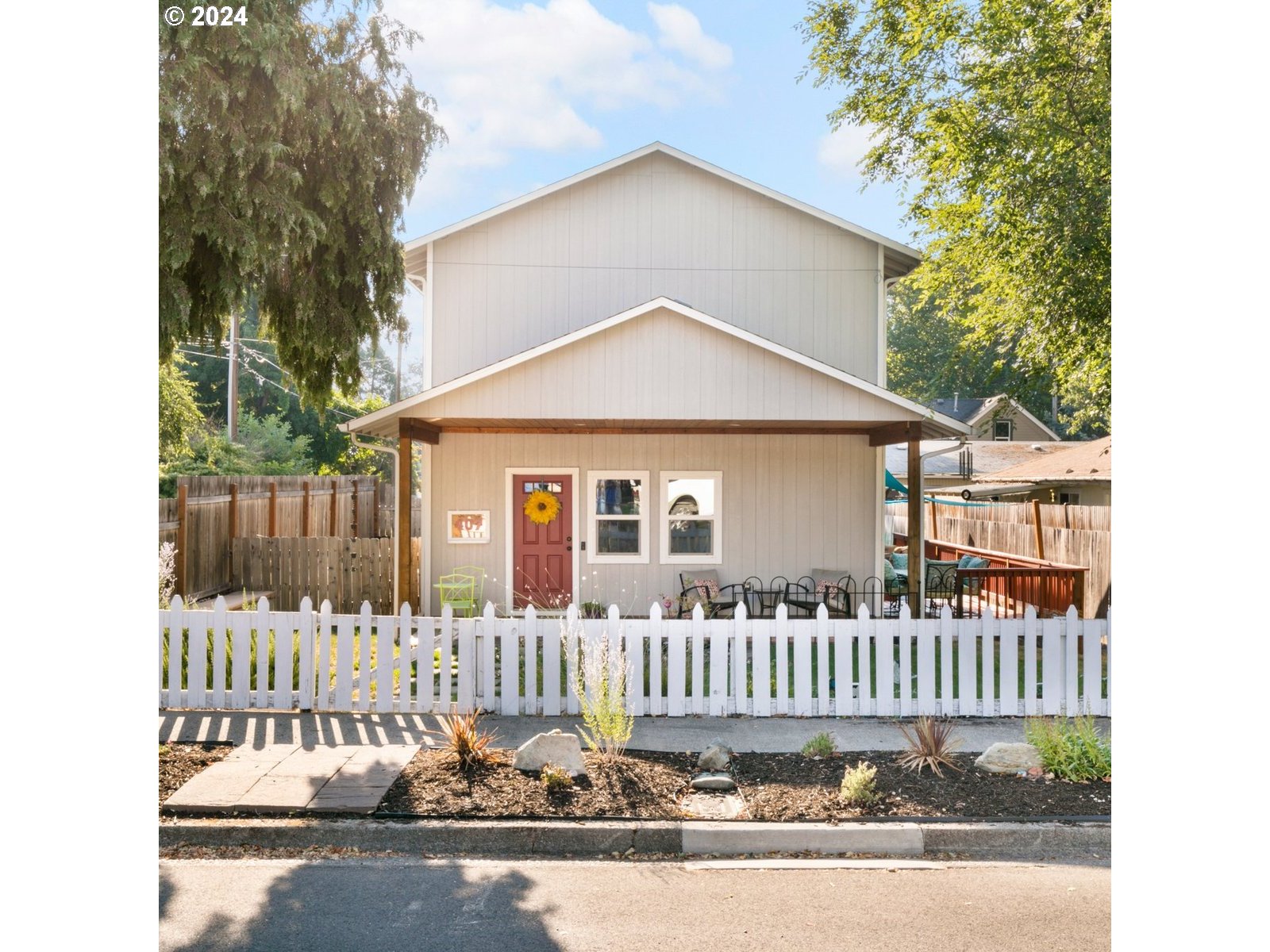 407 NW CLARKE ST, Grants Pass, OR 