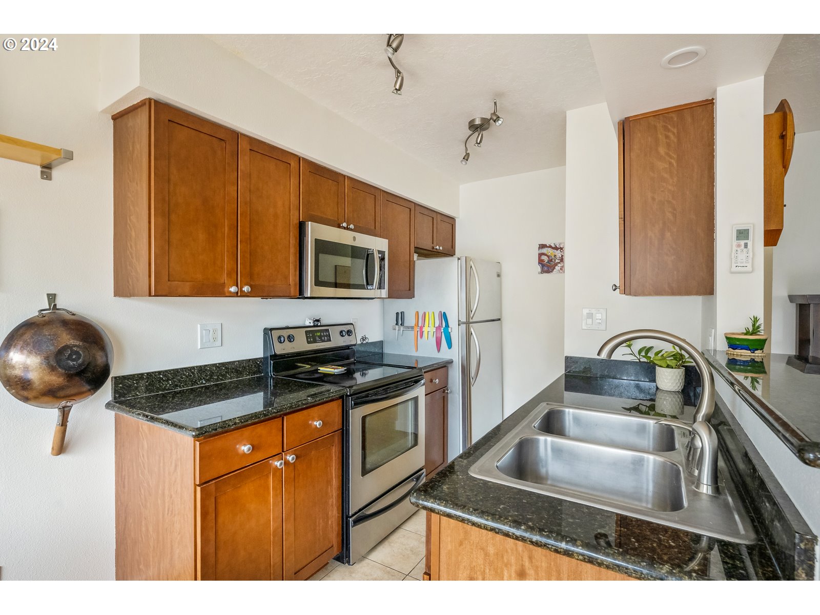 Photo #2: 24678826 Listing 