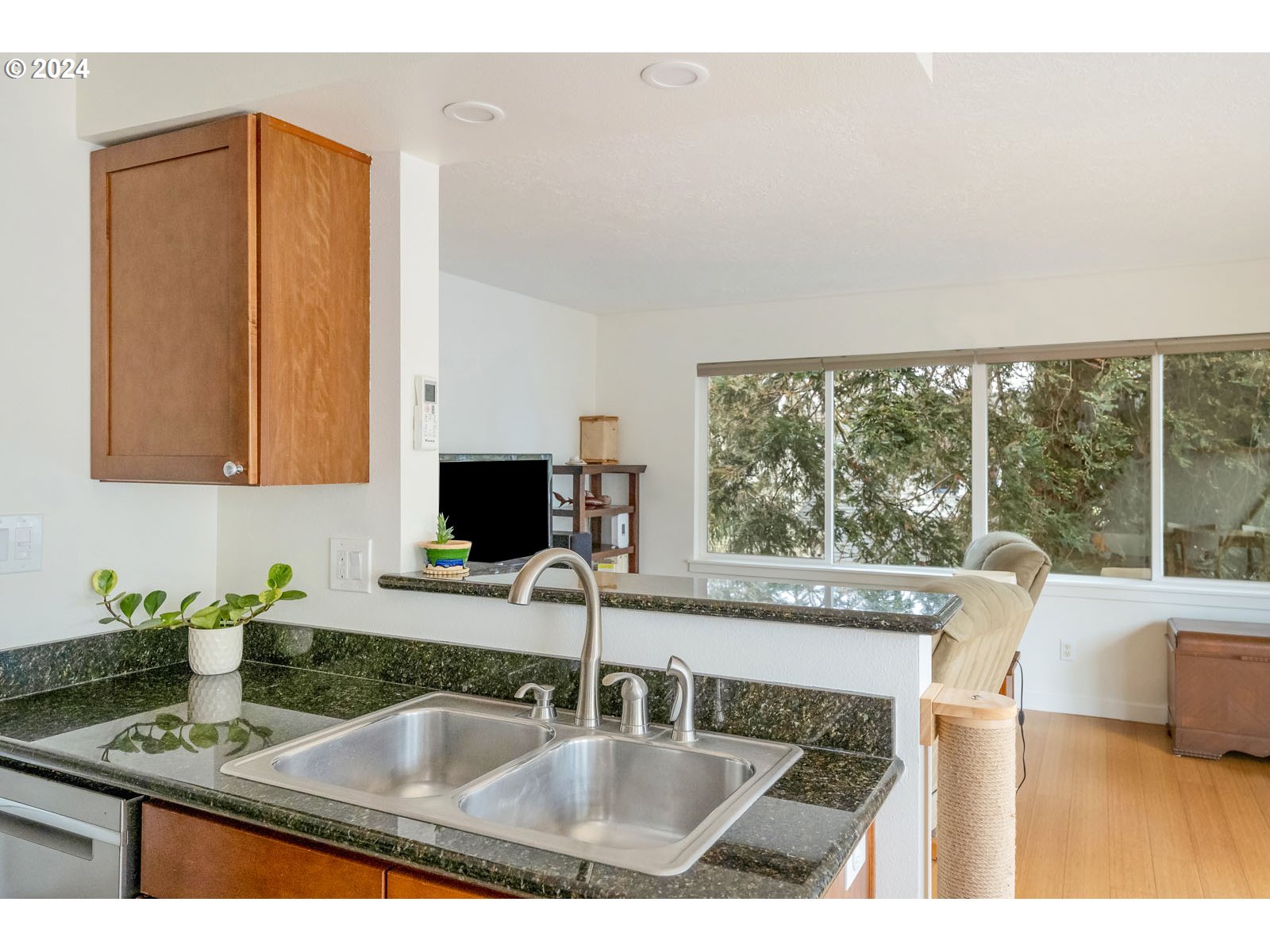 Photo #3: 24678826 Listing 
