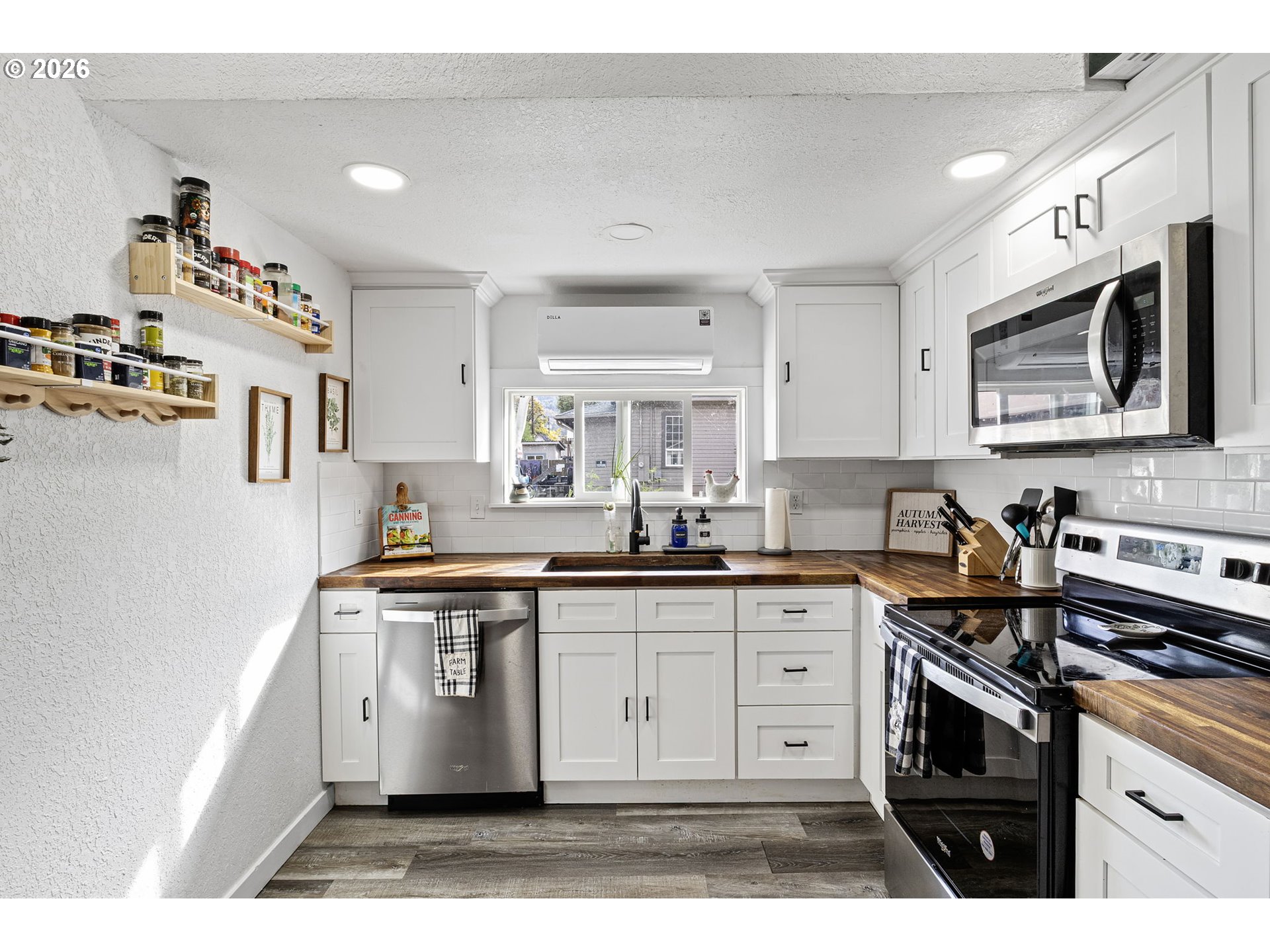 174 SE MOSHER AVE, Roseburg, OR 97470