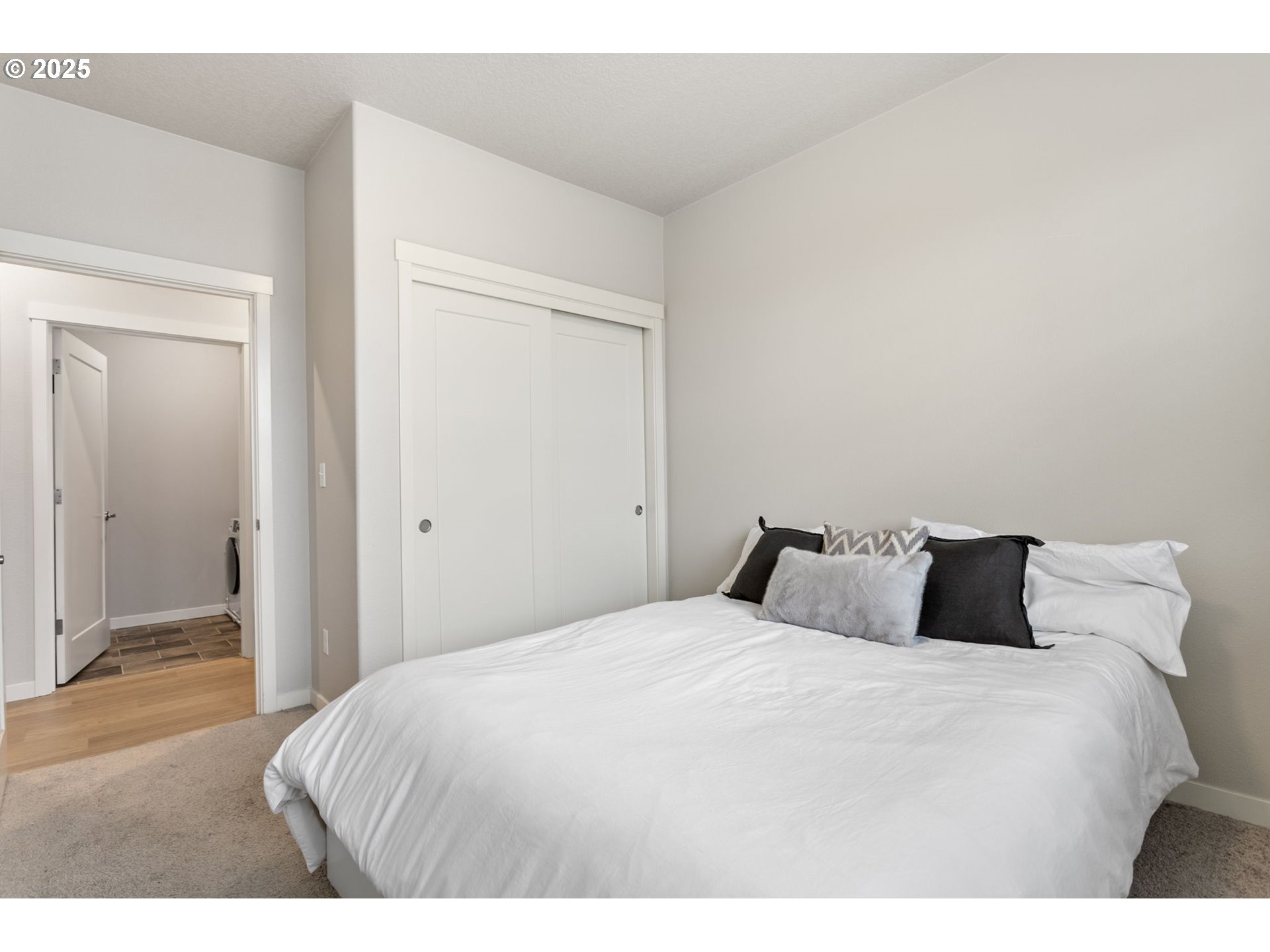 Photo #17: 246846896 Listing: Photo #17