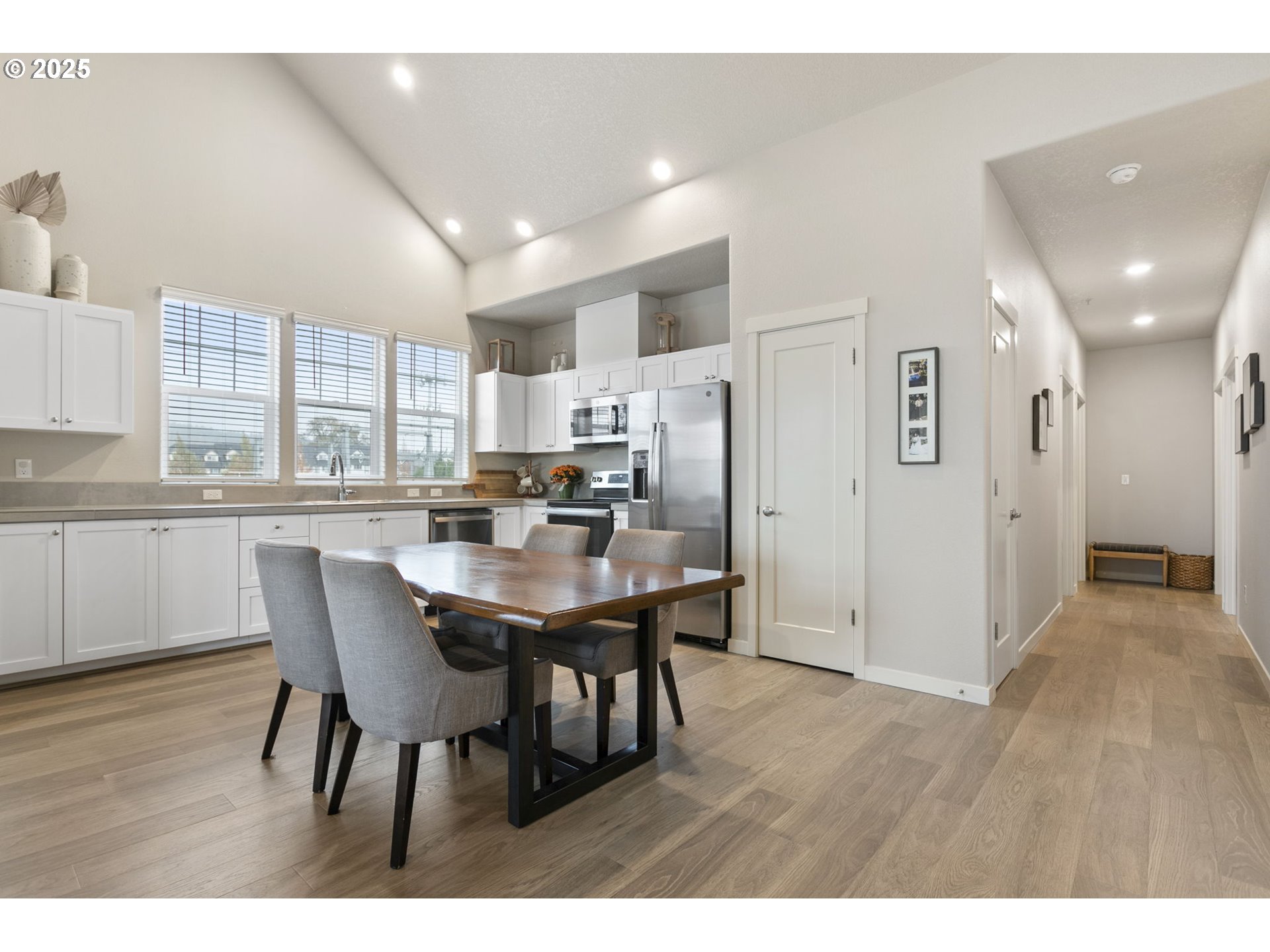 Photo #3: 246846896 Listing 