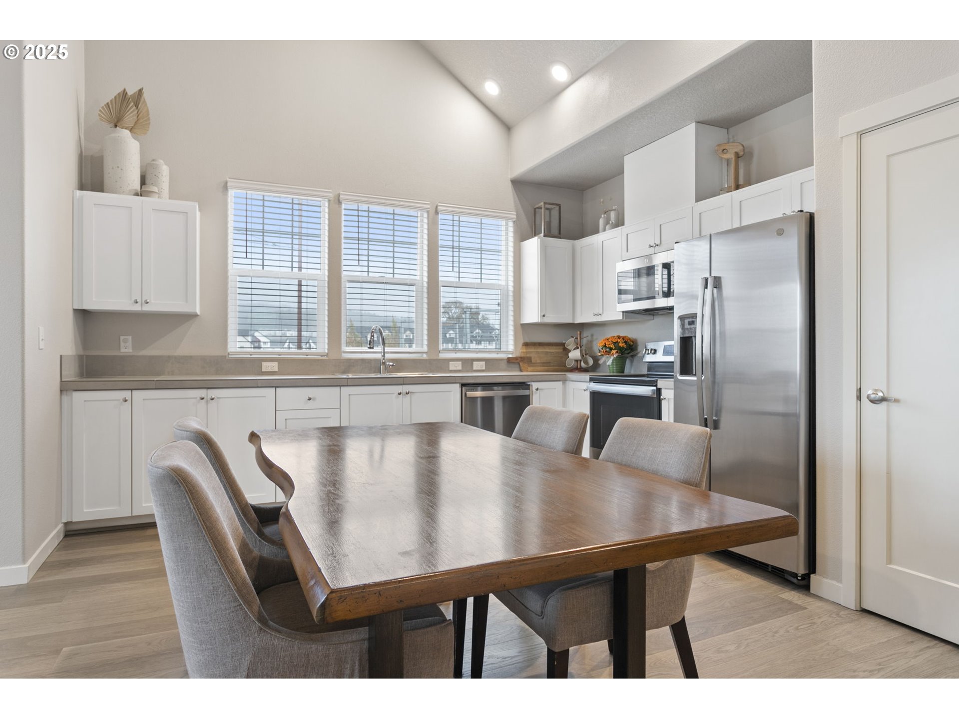 Photo #4: 246846896 Listing 