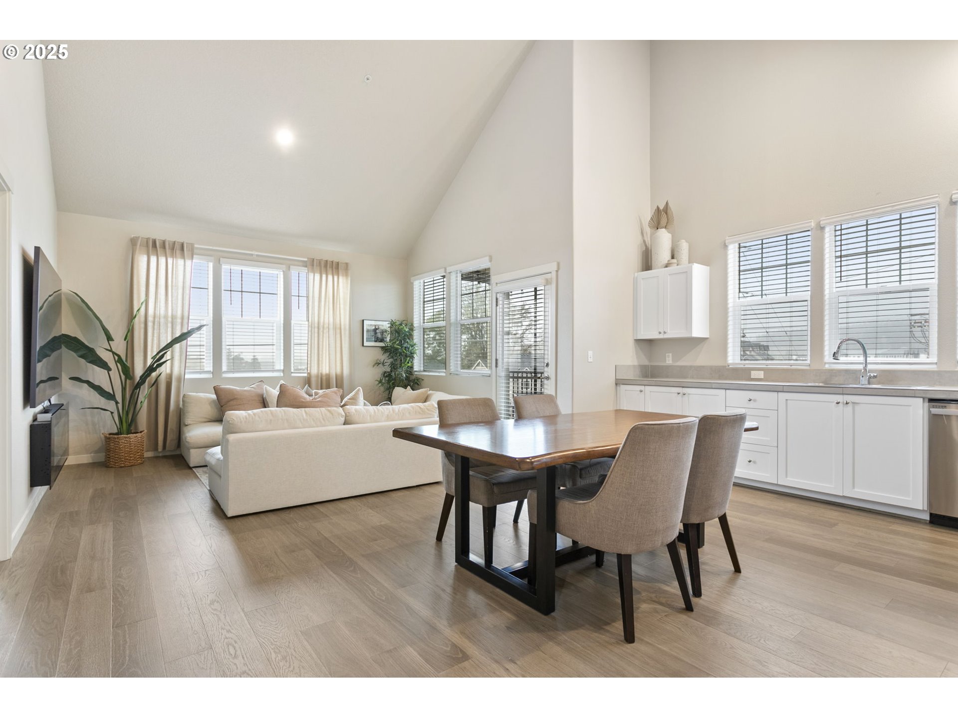 Photo #5: 246846896 Listing 