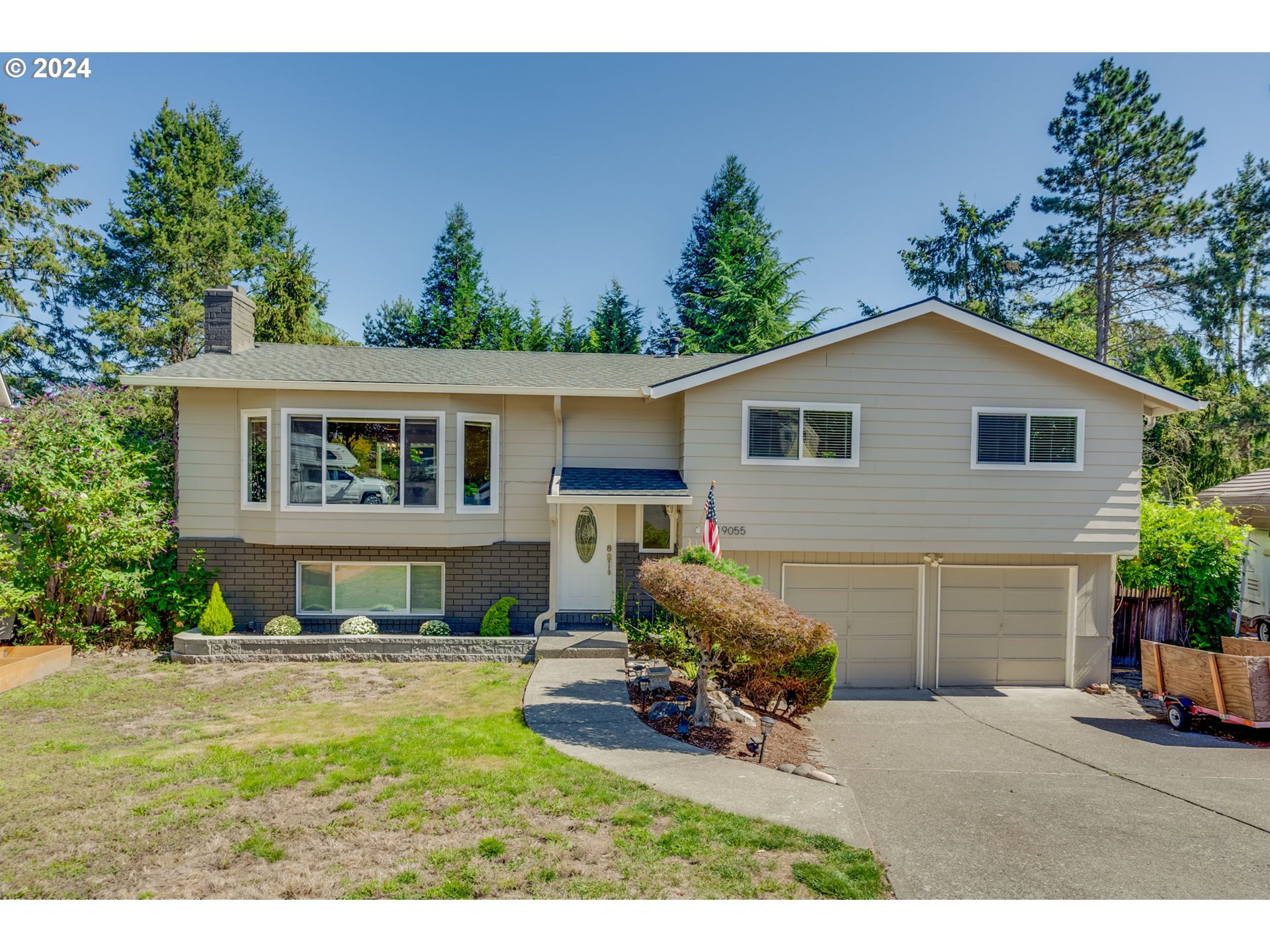 Photo of 19055 BROOKLAWN PL Beaverton OR 97003