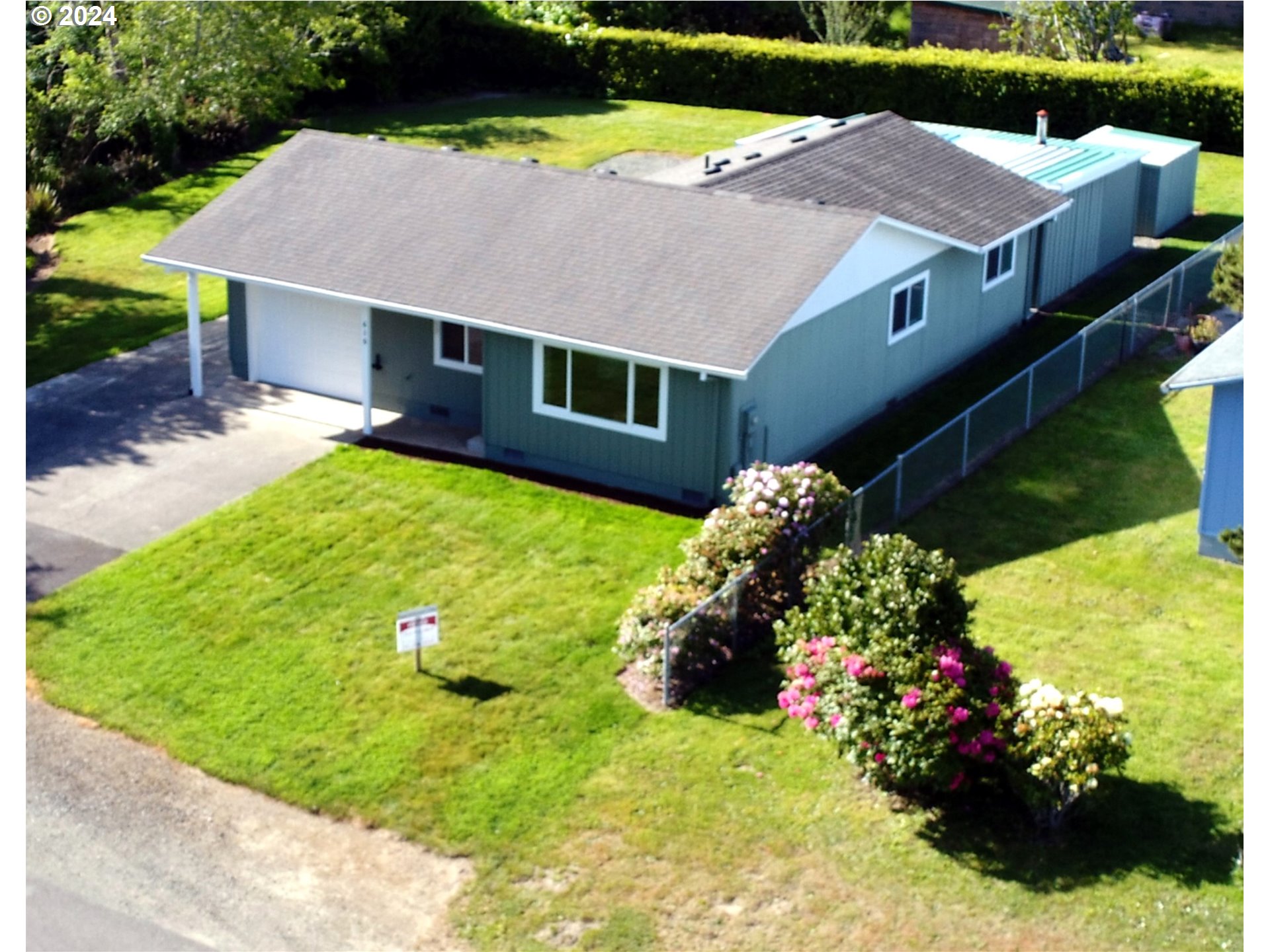 Photo of 610 10TH ST Bandon OR 97411