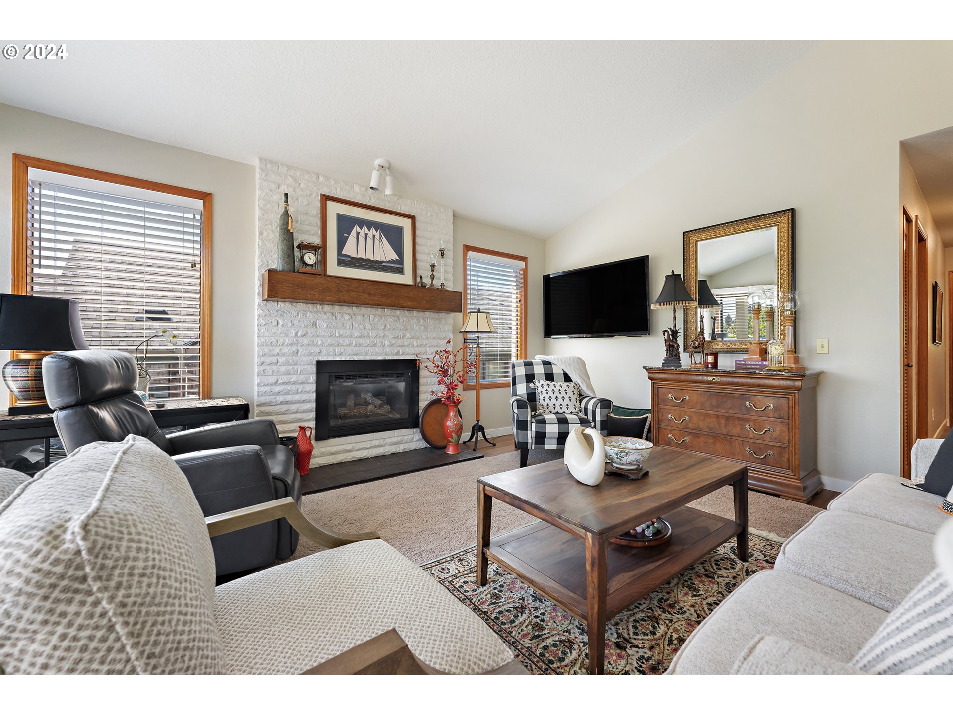 Photo #5: 24695177 Listing 
