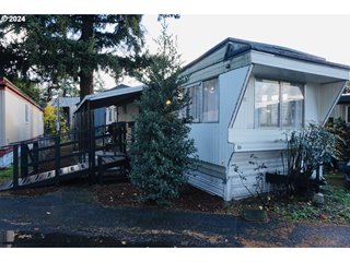 4264 SE 122ND AVE 15, Portland, OR 97236, 2 Bedrooms Bedrooms, ,1 BathroomBathrooms,Residential,For Sale,122ND,24698740