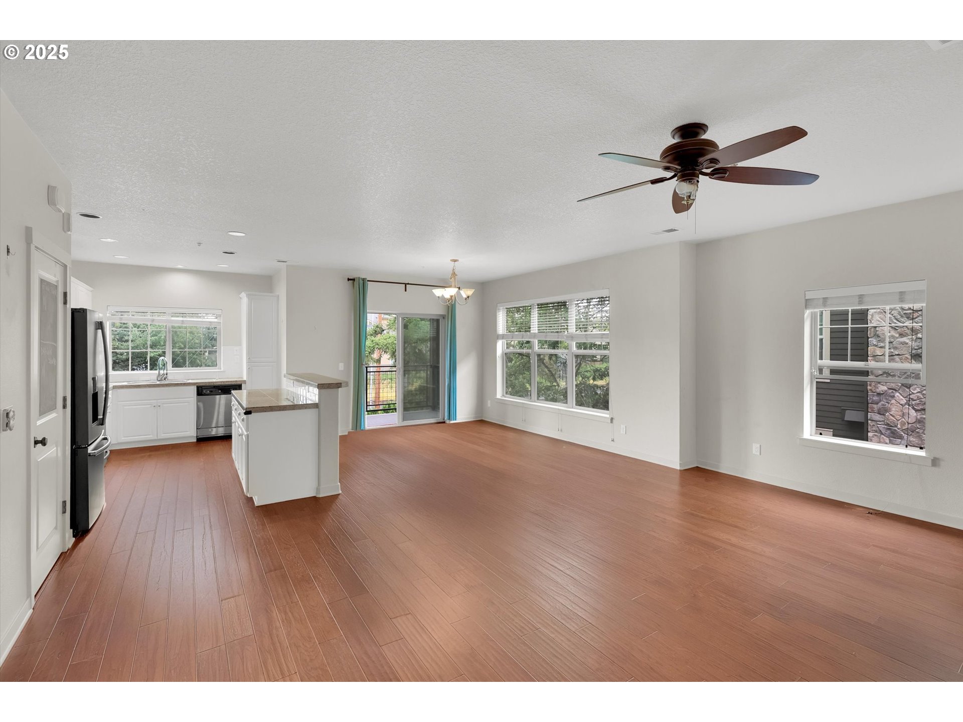 Photo #3: 247312425 Listing 