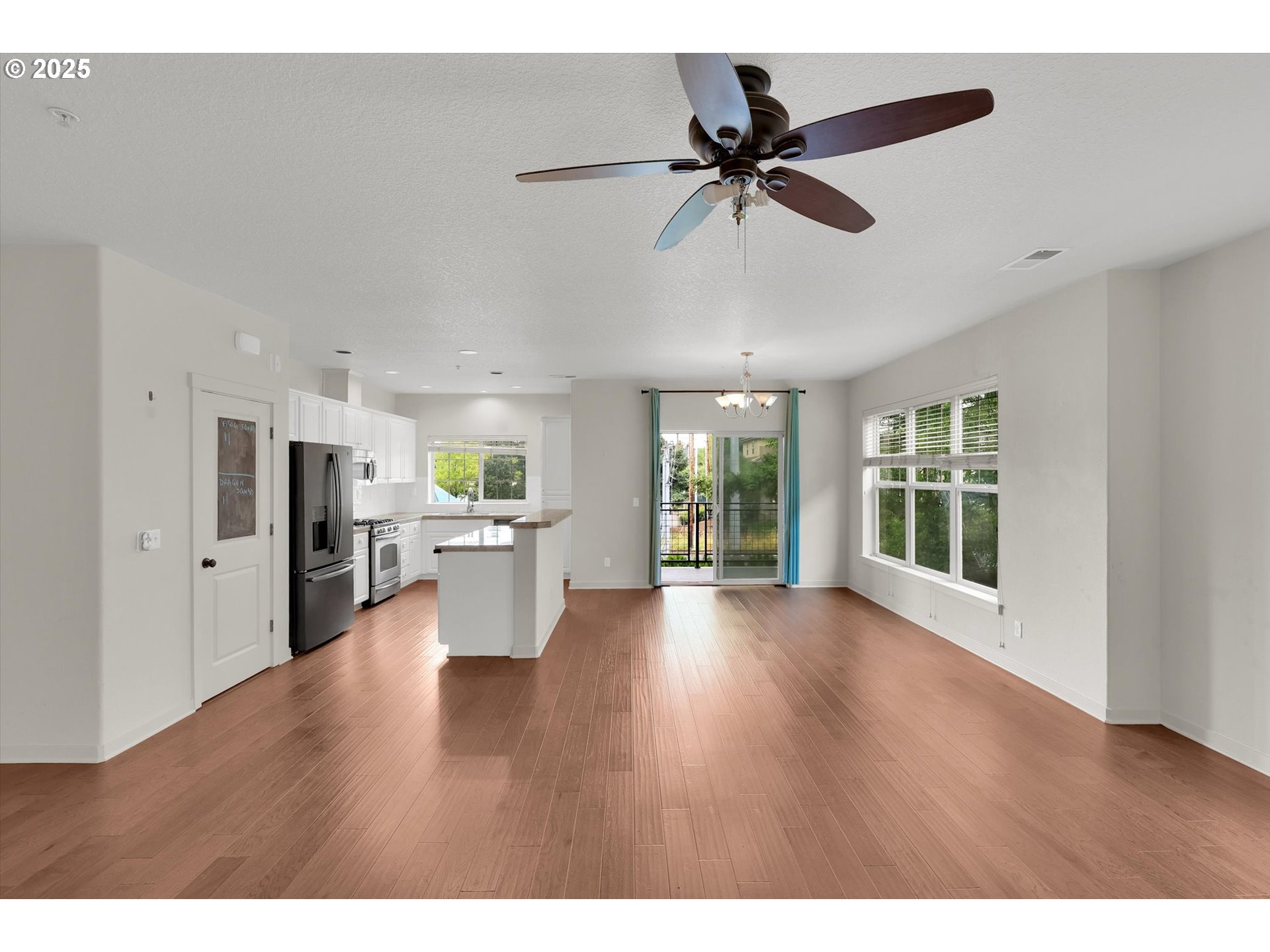 Photo #4: 247312425 Listing 