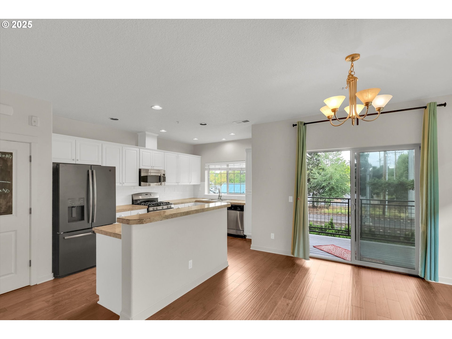 Photo #7: 247312425 Listing: Photo #7