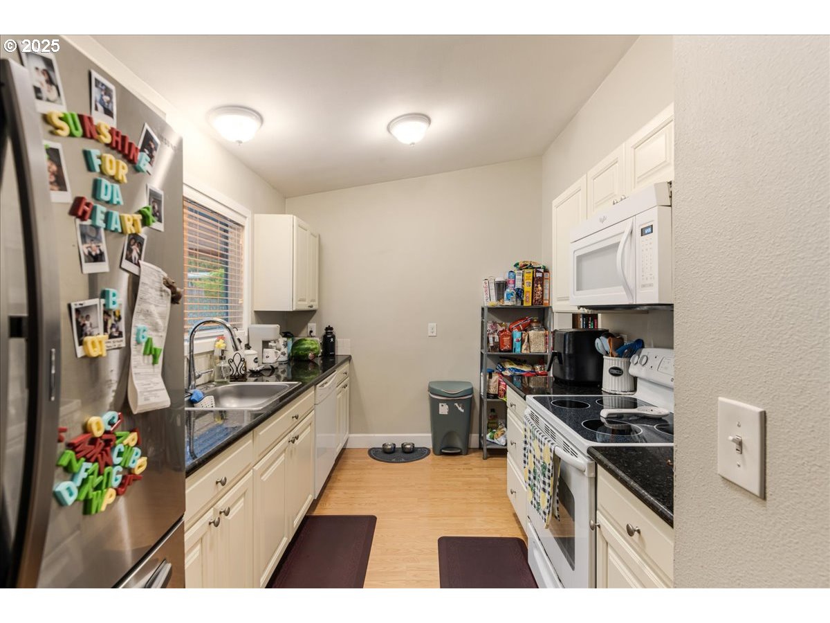 Photo #3: 247341452 Listing 