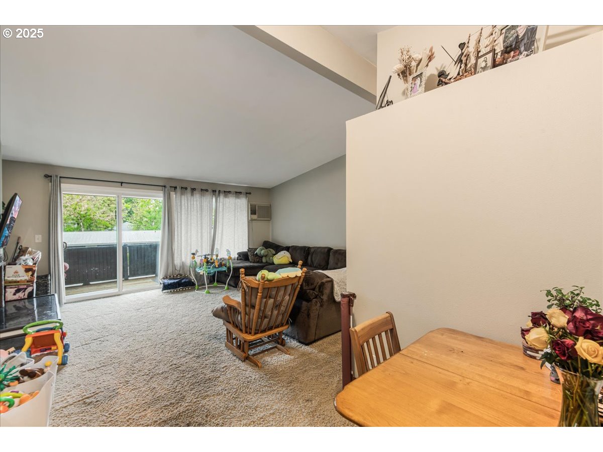 Photo #5: 247341452 Listing: Photo #5