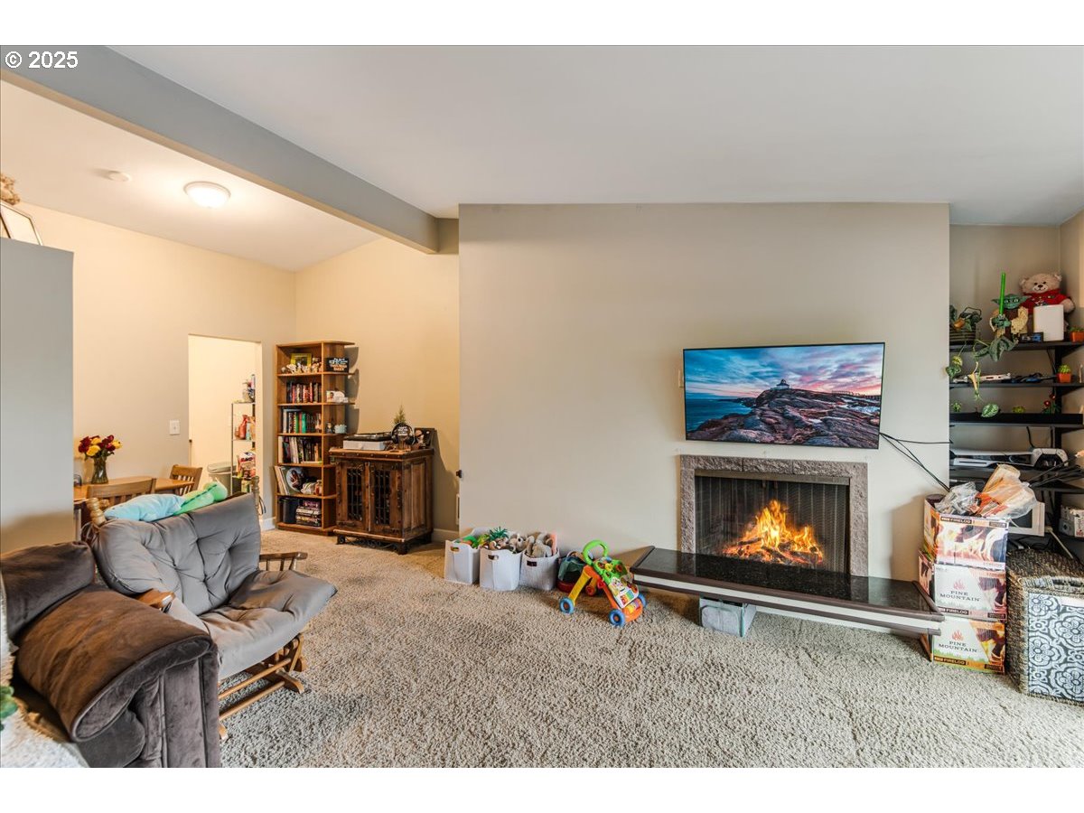 Photo #6: 247341452 Listing: Photo #6
