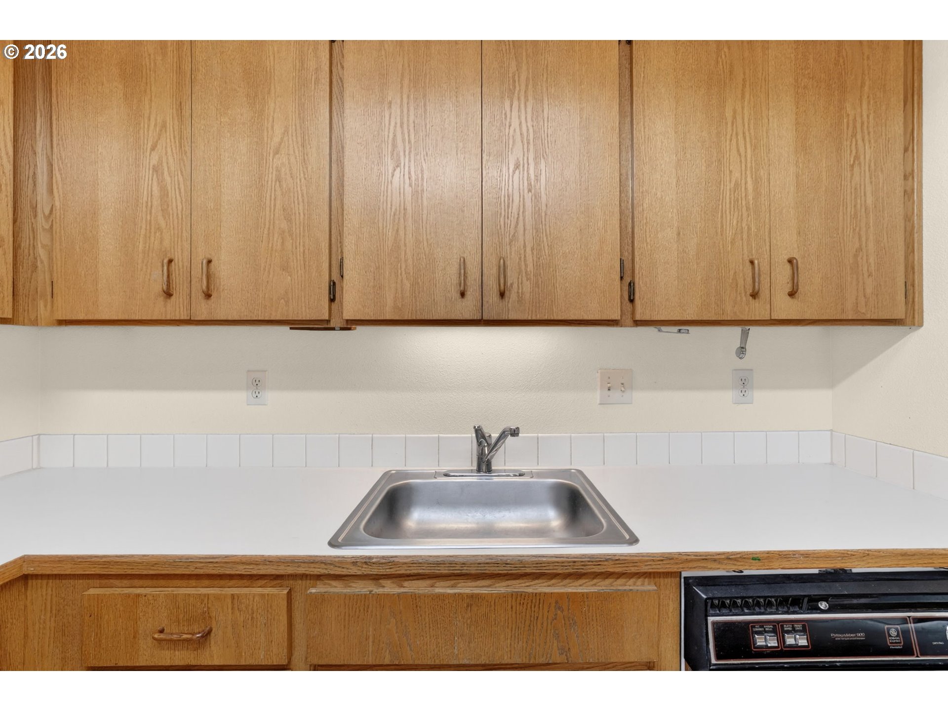 Photo #8: 248197862 Listing: Photo #8