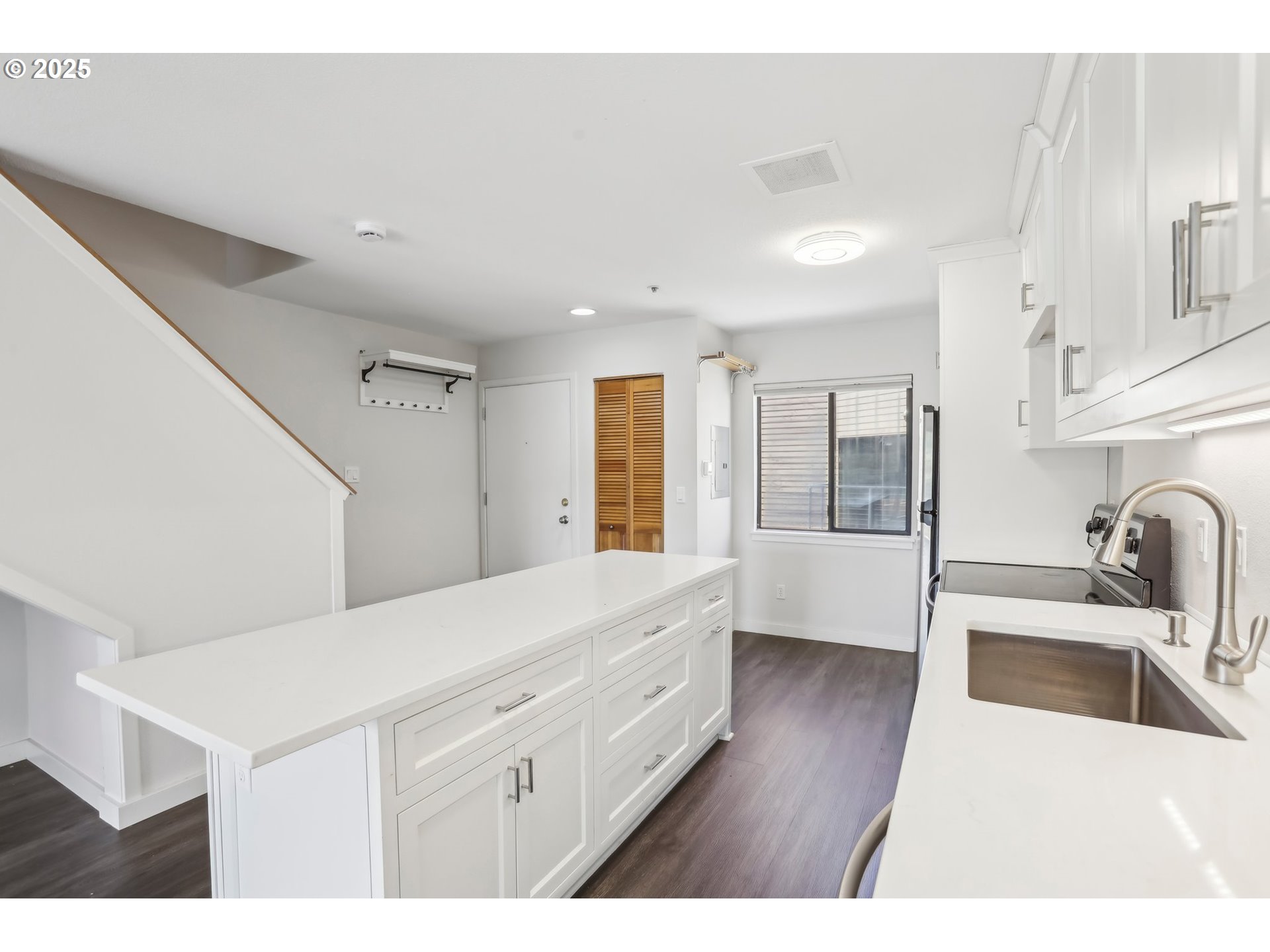 Photo #10: 249260527 Listing: Photo #10