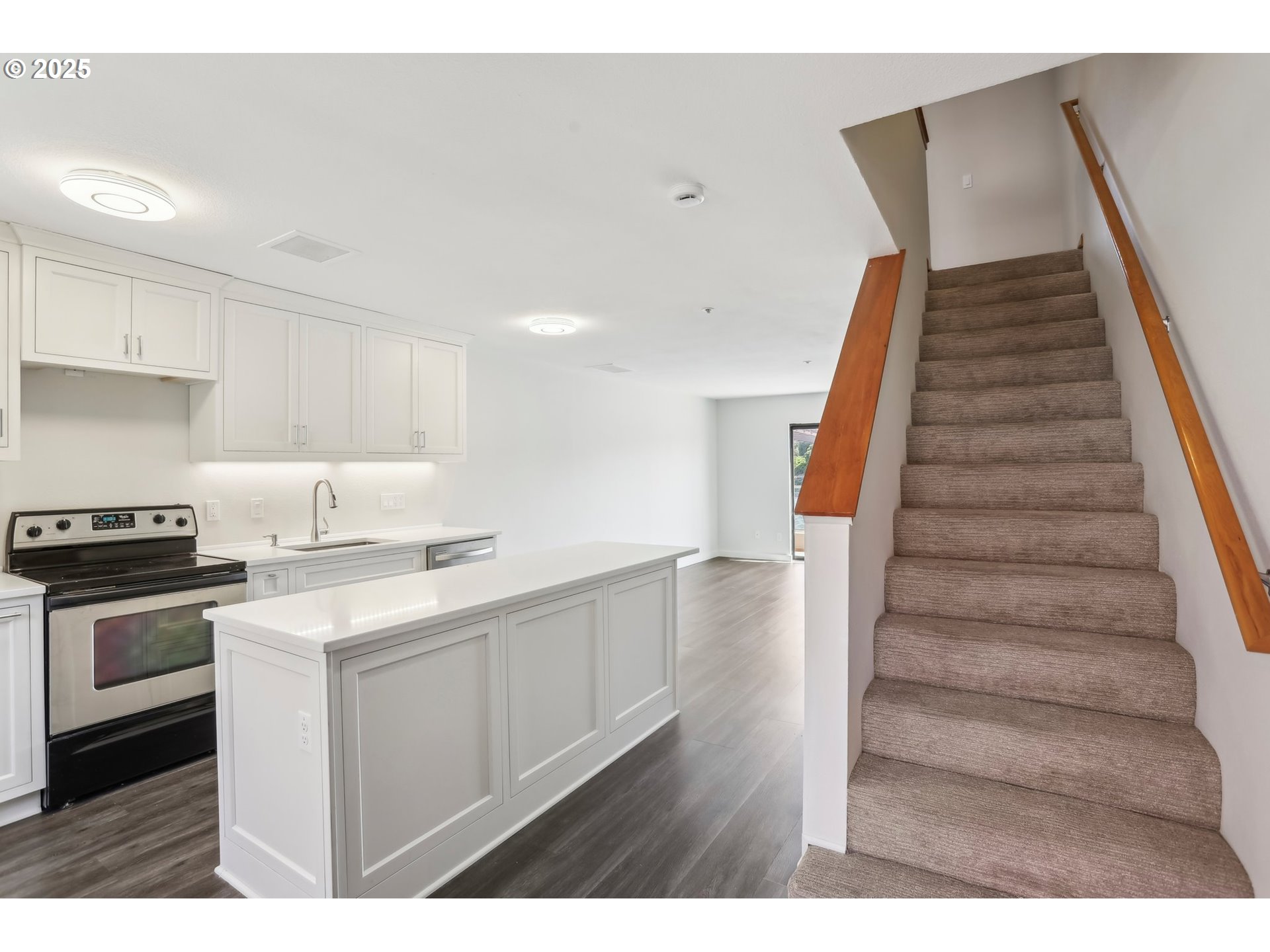 Photo #11: 249260527 Listing: Photo #11