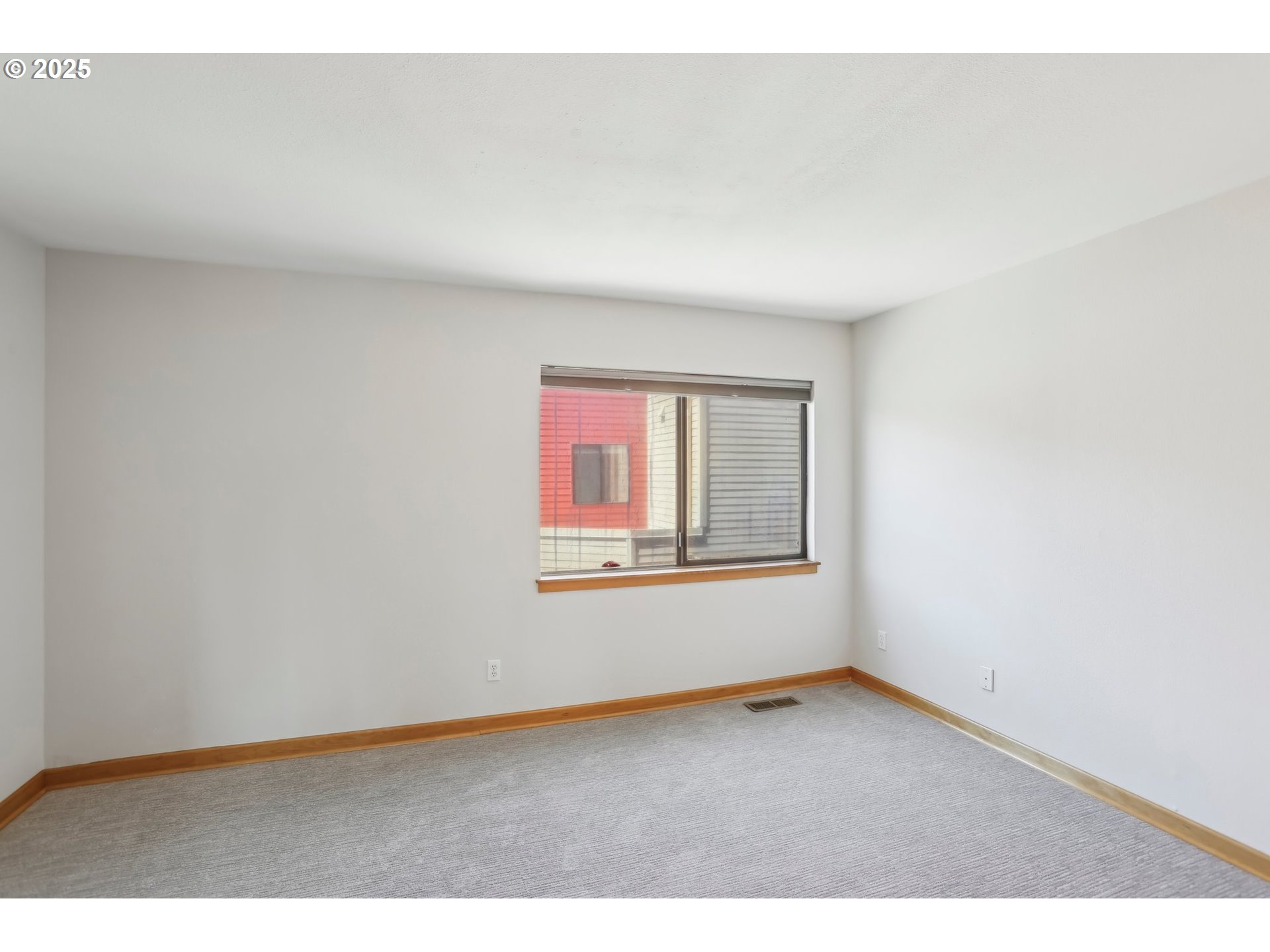 Photo #16: 249260527 Listing: Photo #16