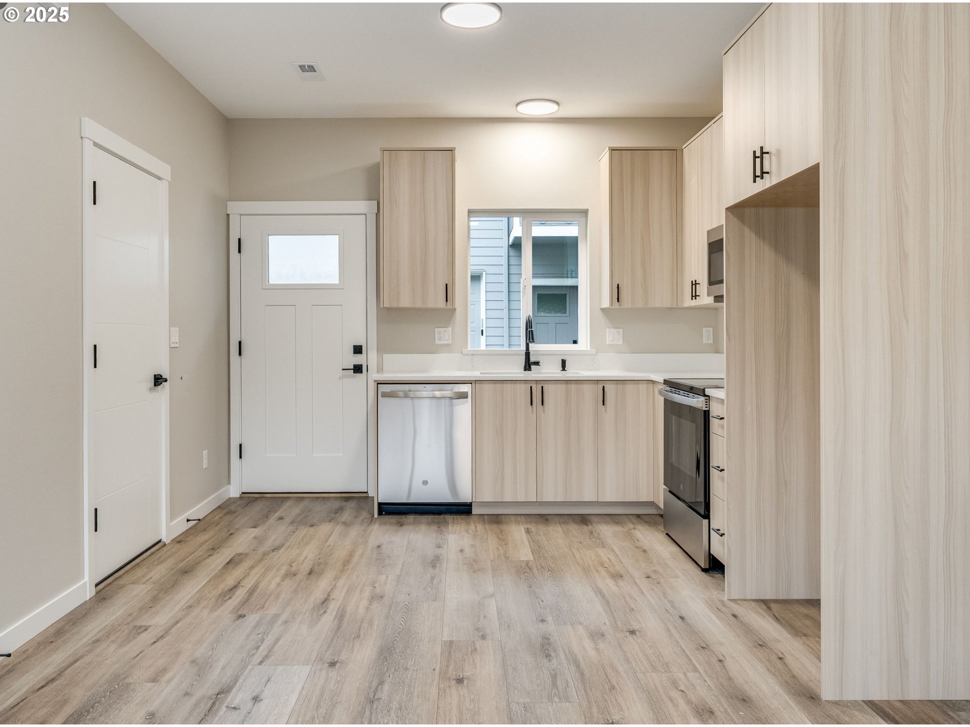 Photo #15: 249857372 Listing: Photo #15