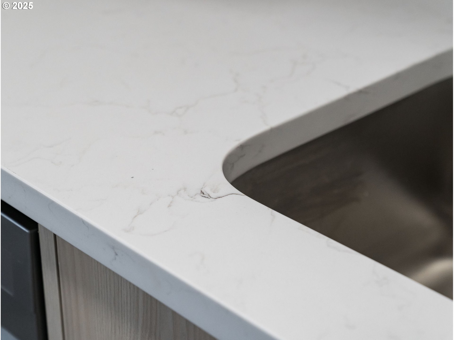 Photo #5: 249857372 Listing: Photo #5