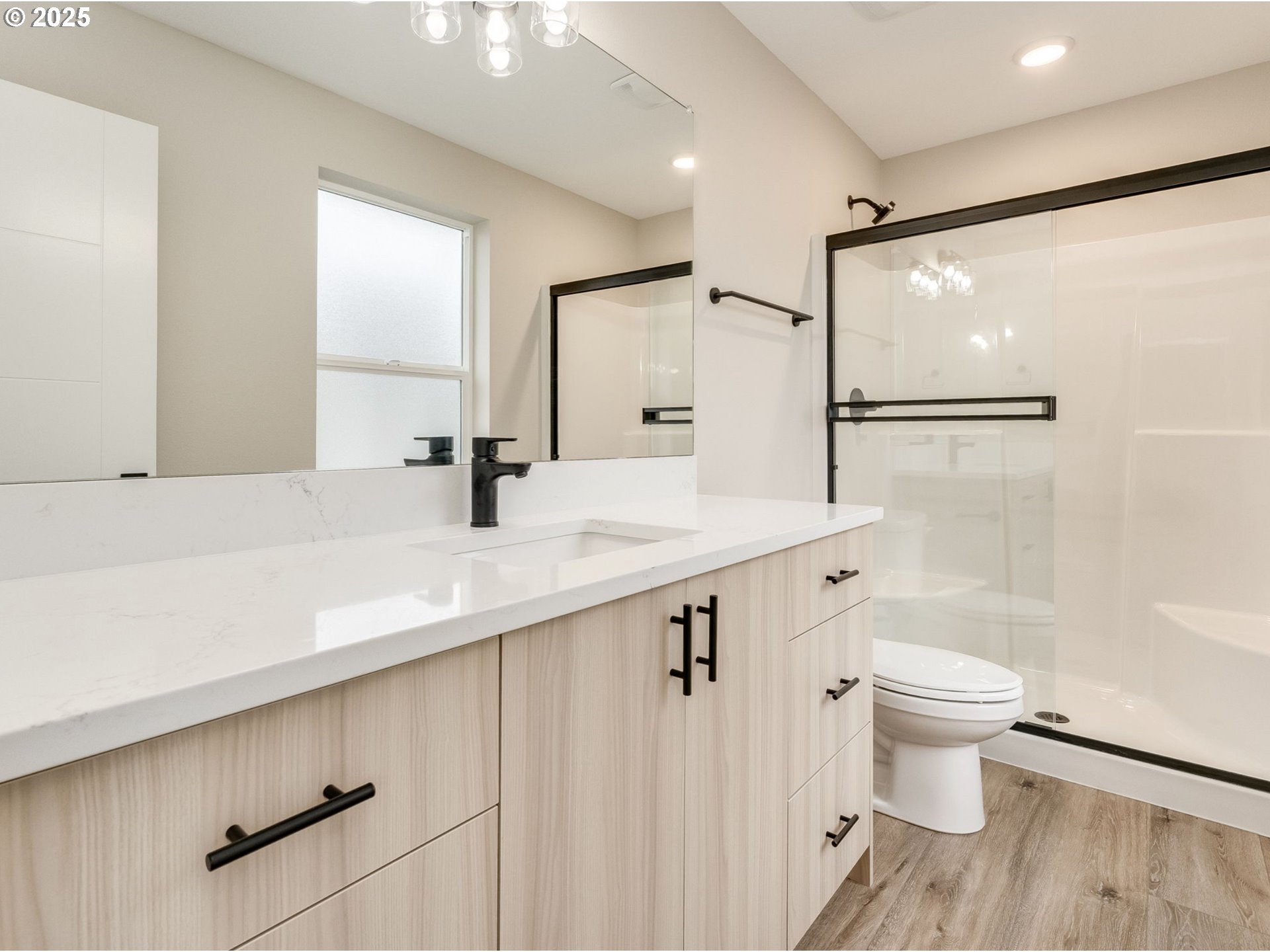 Photo #8: 249857372 Listing: Photo #8