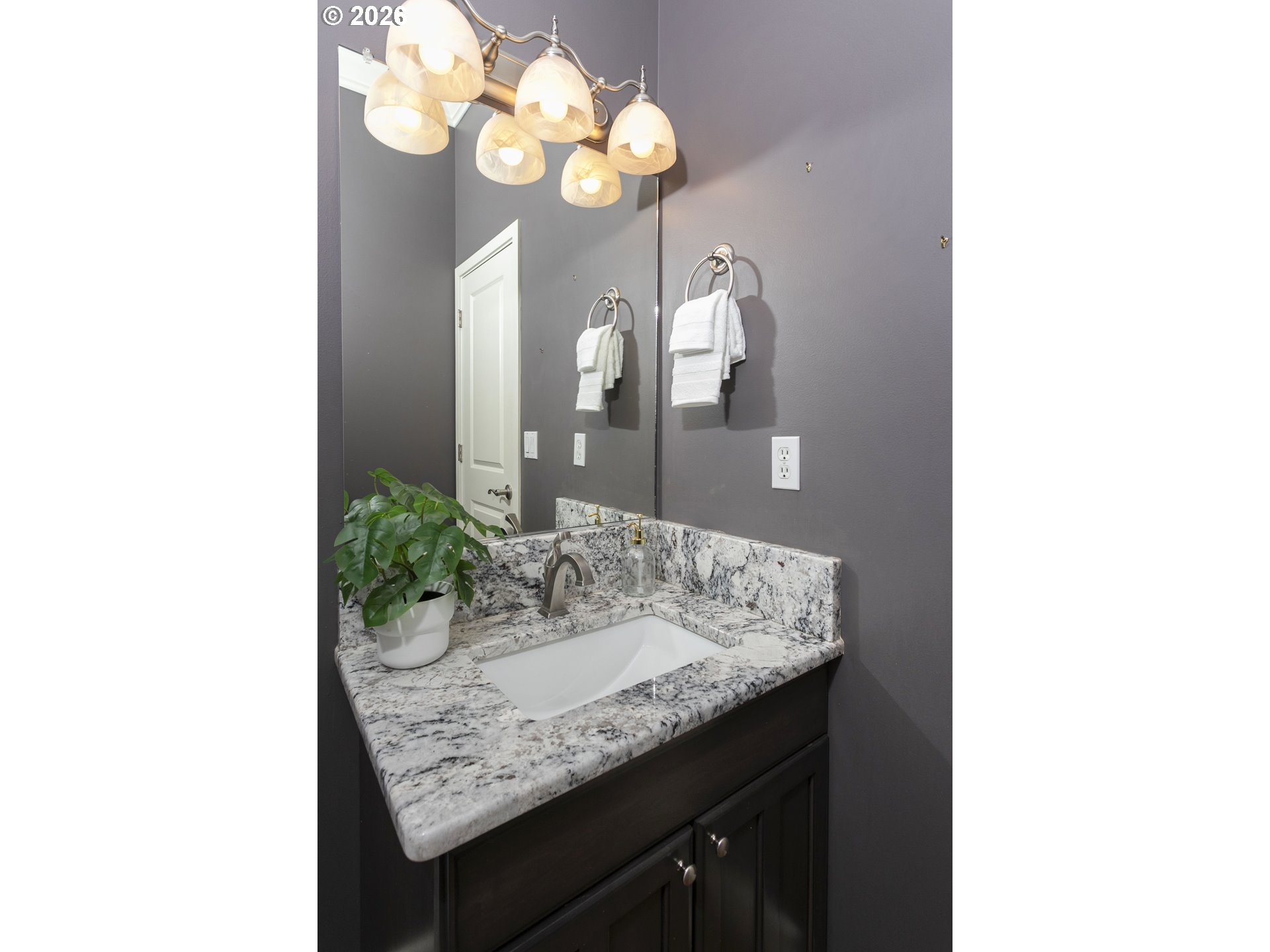 Photo #15: 249985568 Listing: Photo #15