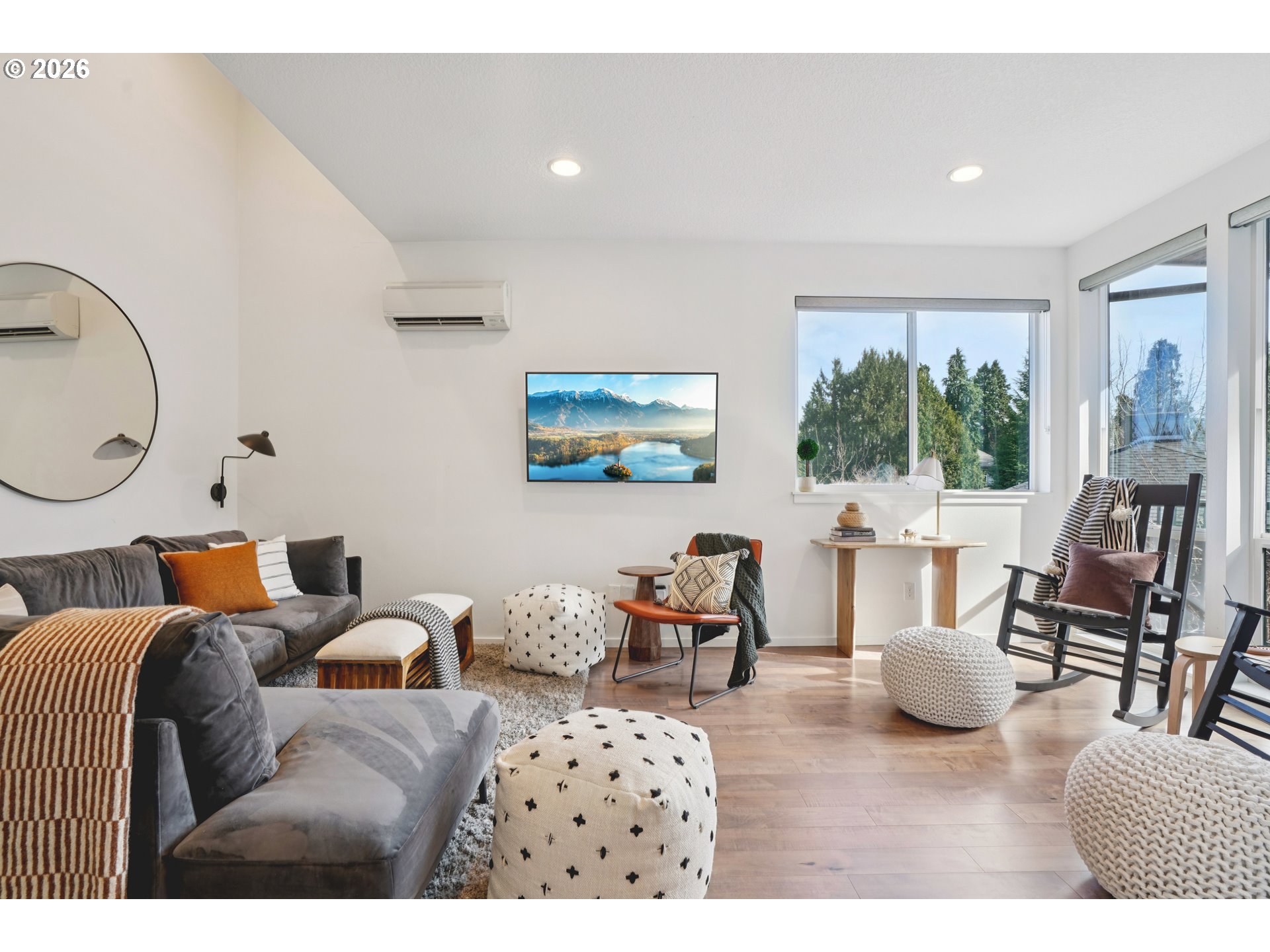 Photo #1: 250123504 Listing: Photo #1