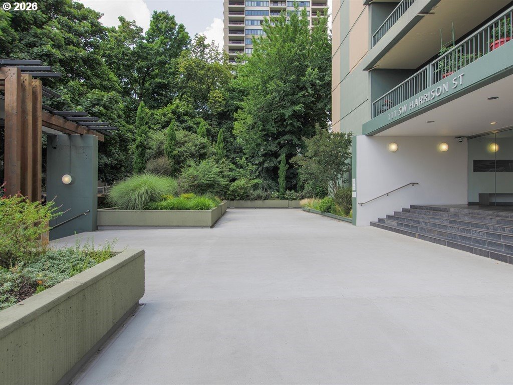 Photo #1: 251007748 Listing: Photo #1