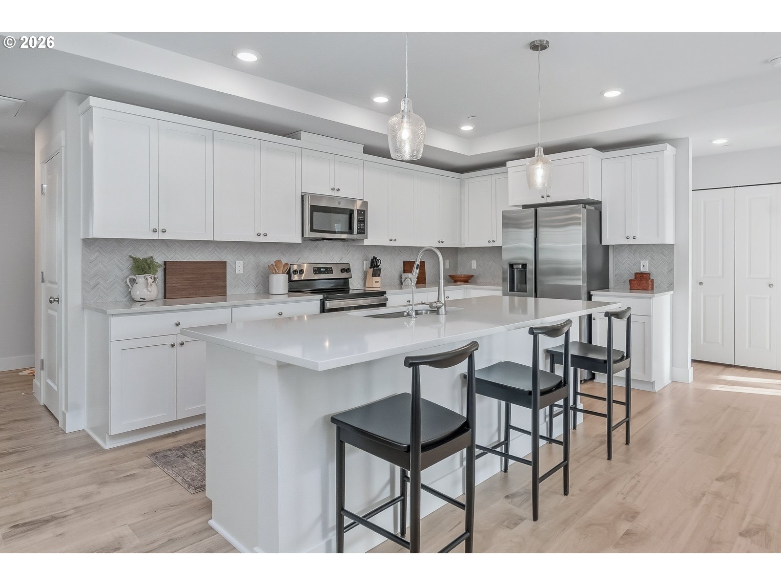 Photo #4: 251774647 Listing: Photo #4